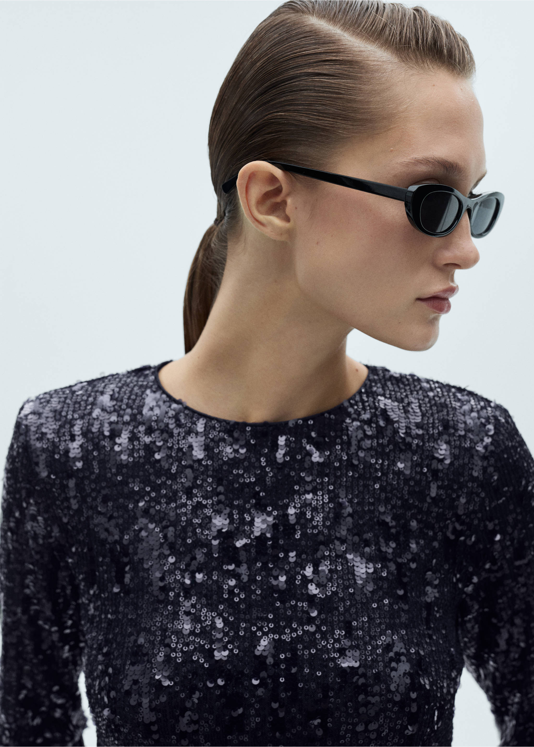 Long-sleeved t-shirt with sequins - Details of the article 1, Dark Navy. Ref: 77009085-00.