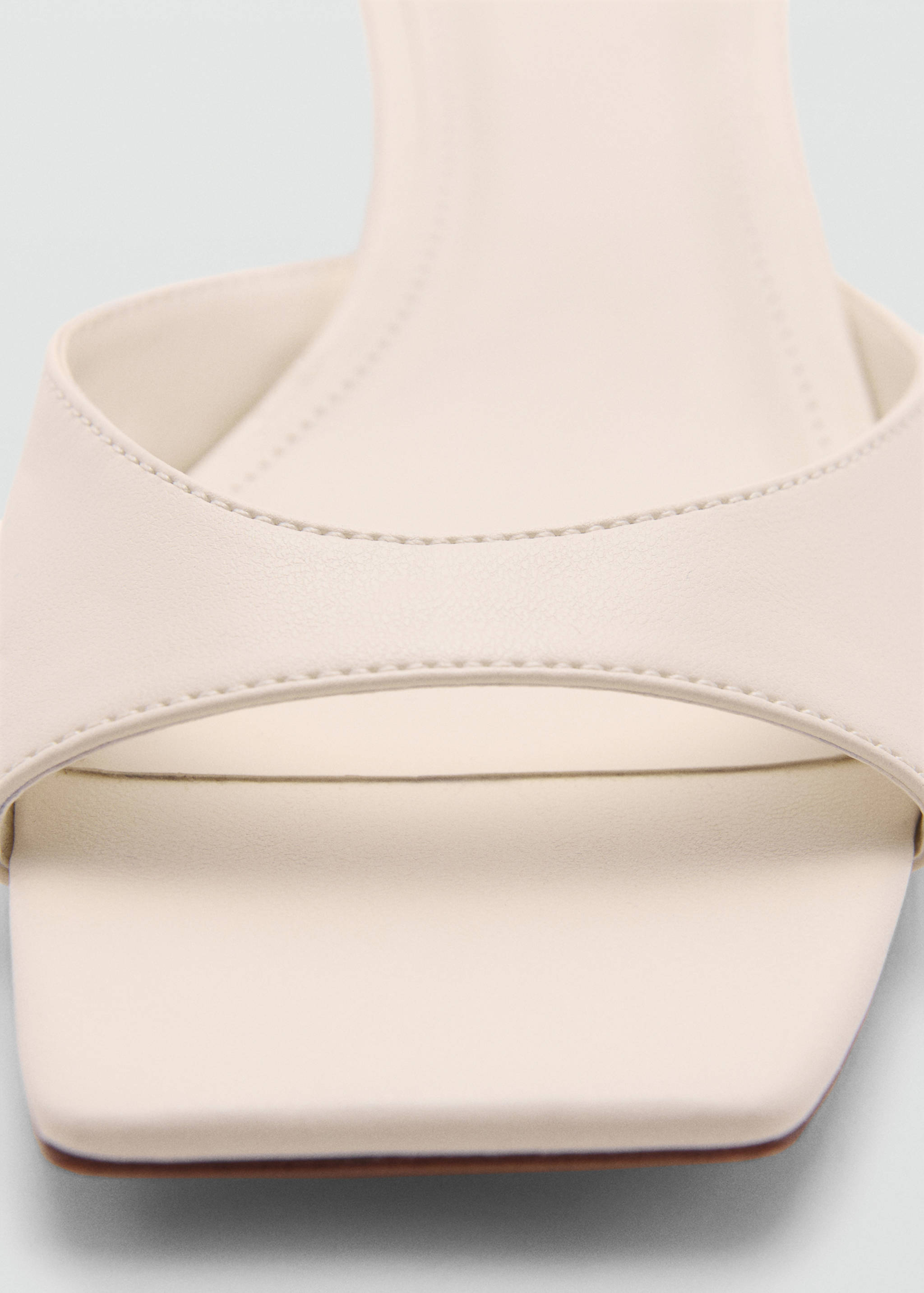 Heel non-structured sandals - Details of the article 2