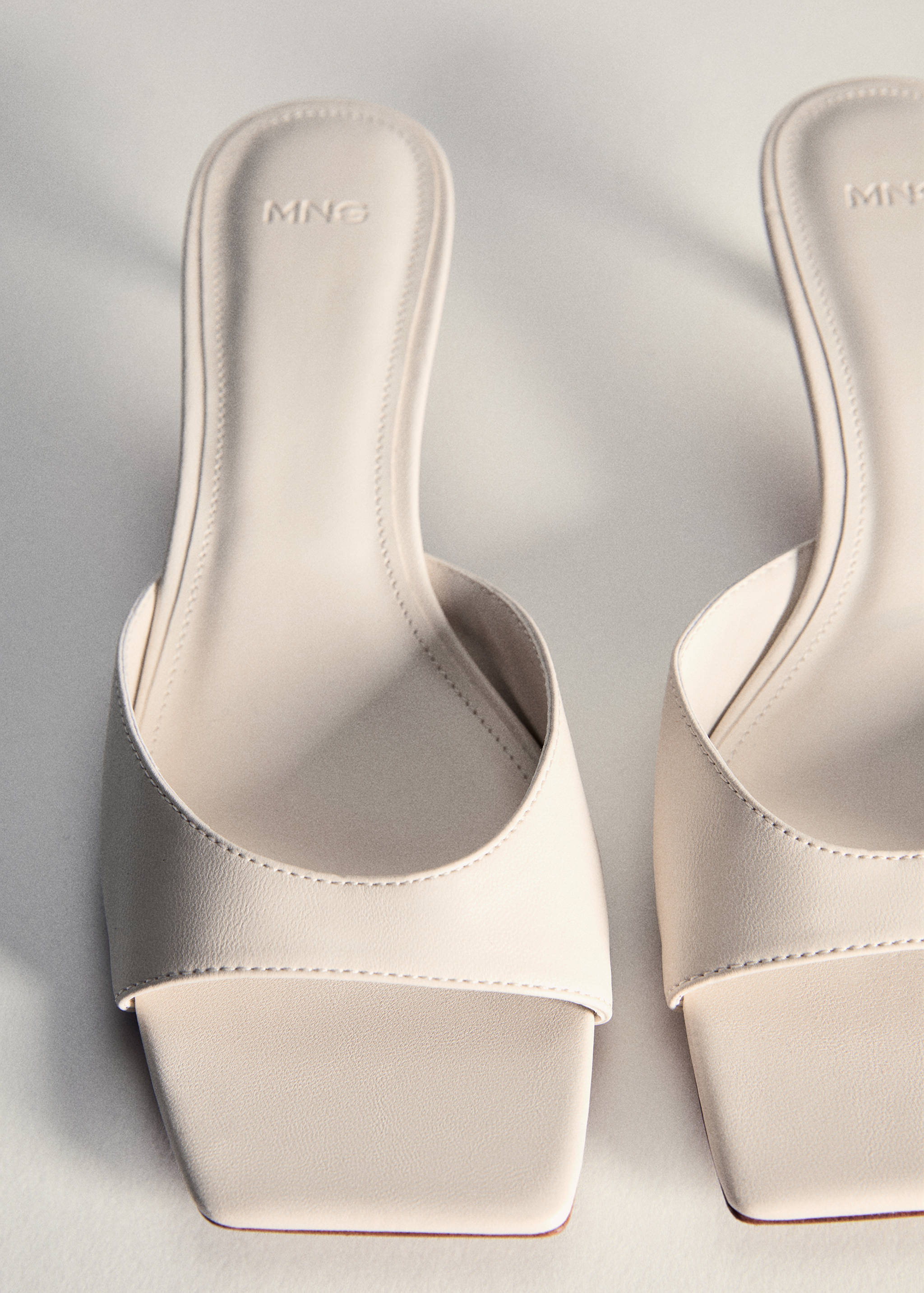 Heel non-structured sandals - Details of the article 5