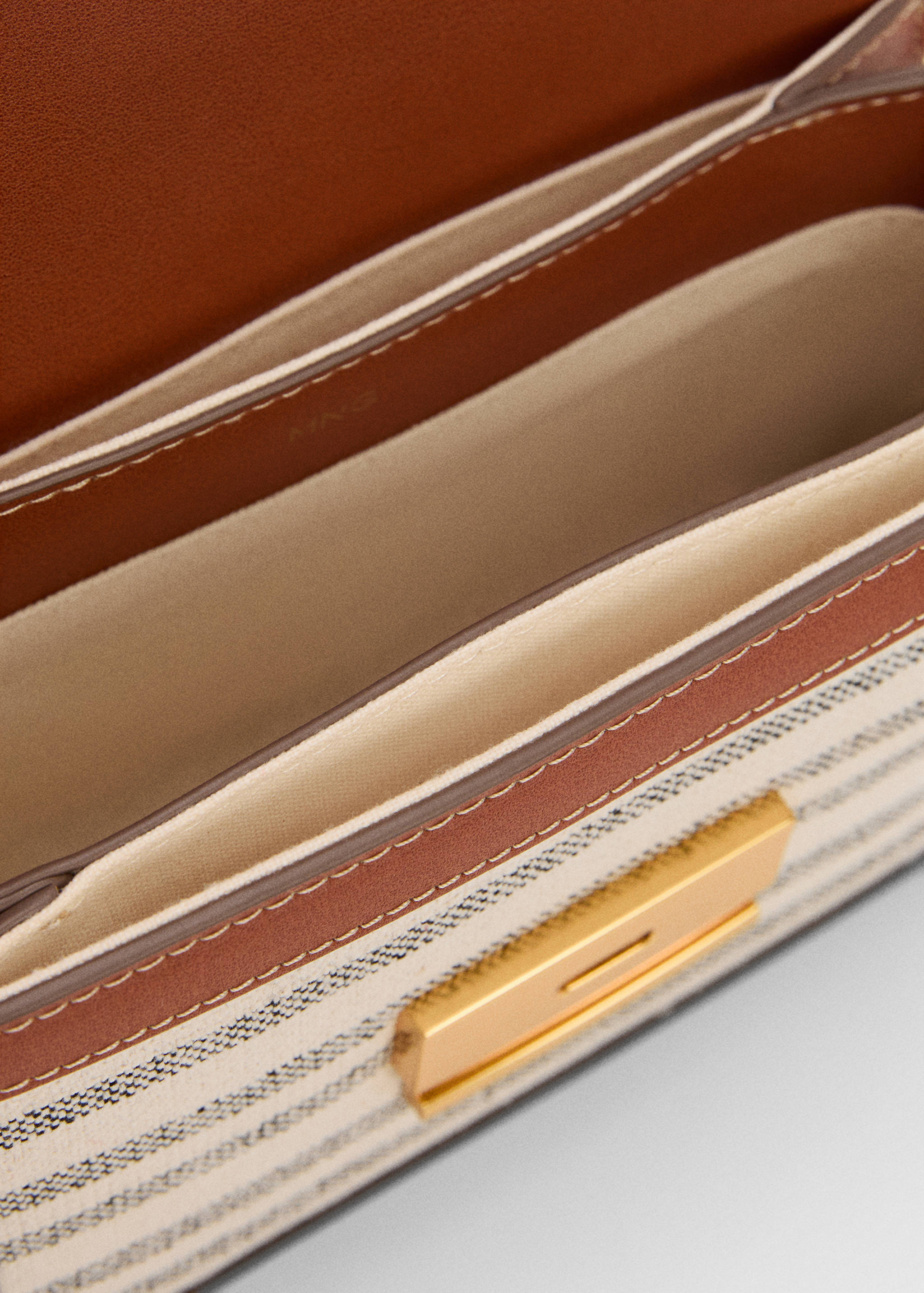 Kabelka přes ramenou s klopou - Detail zboží 2