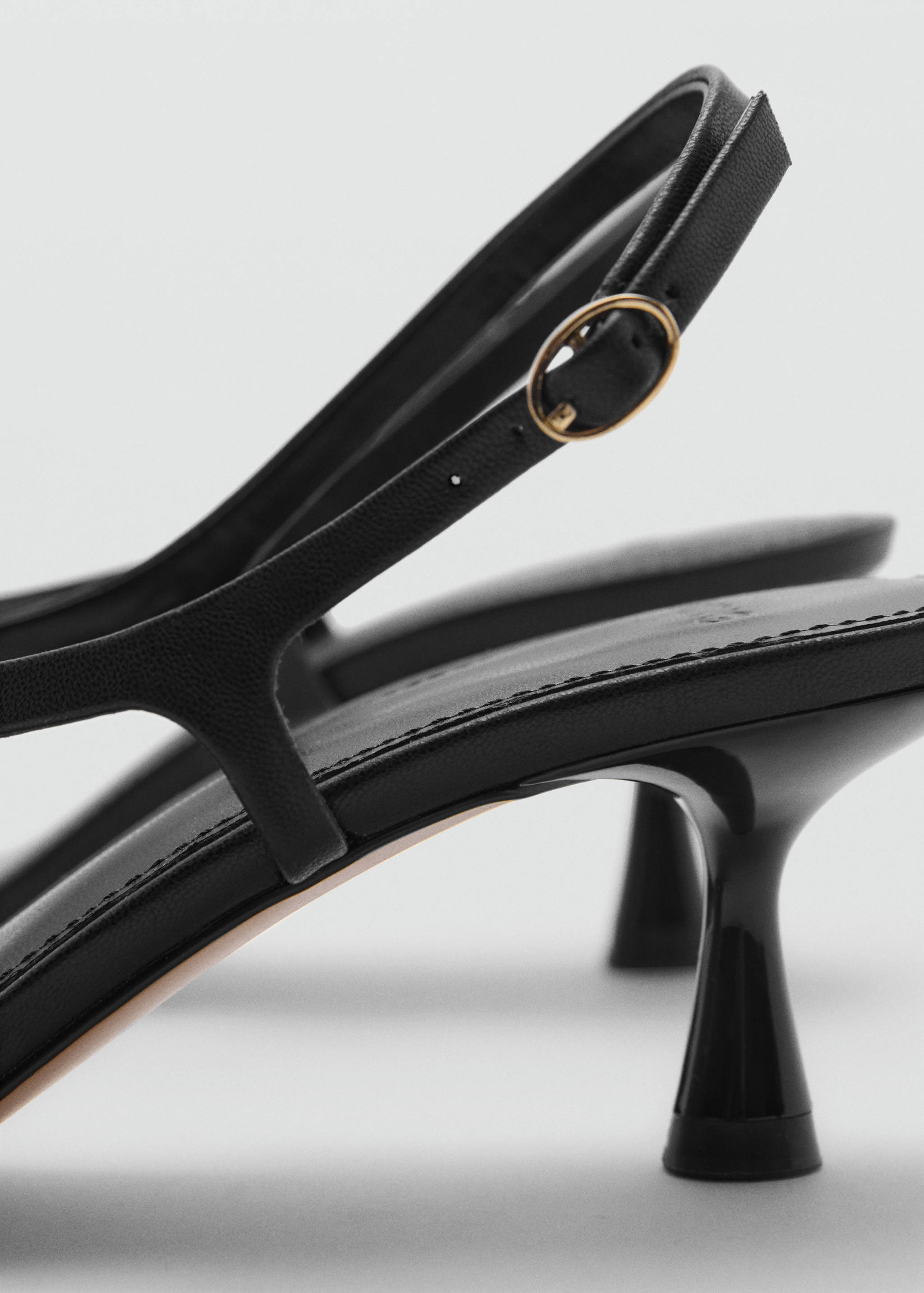 Kitten heel sandals - Details of the article 3
