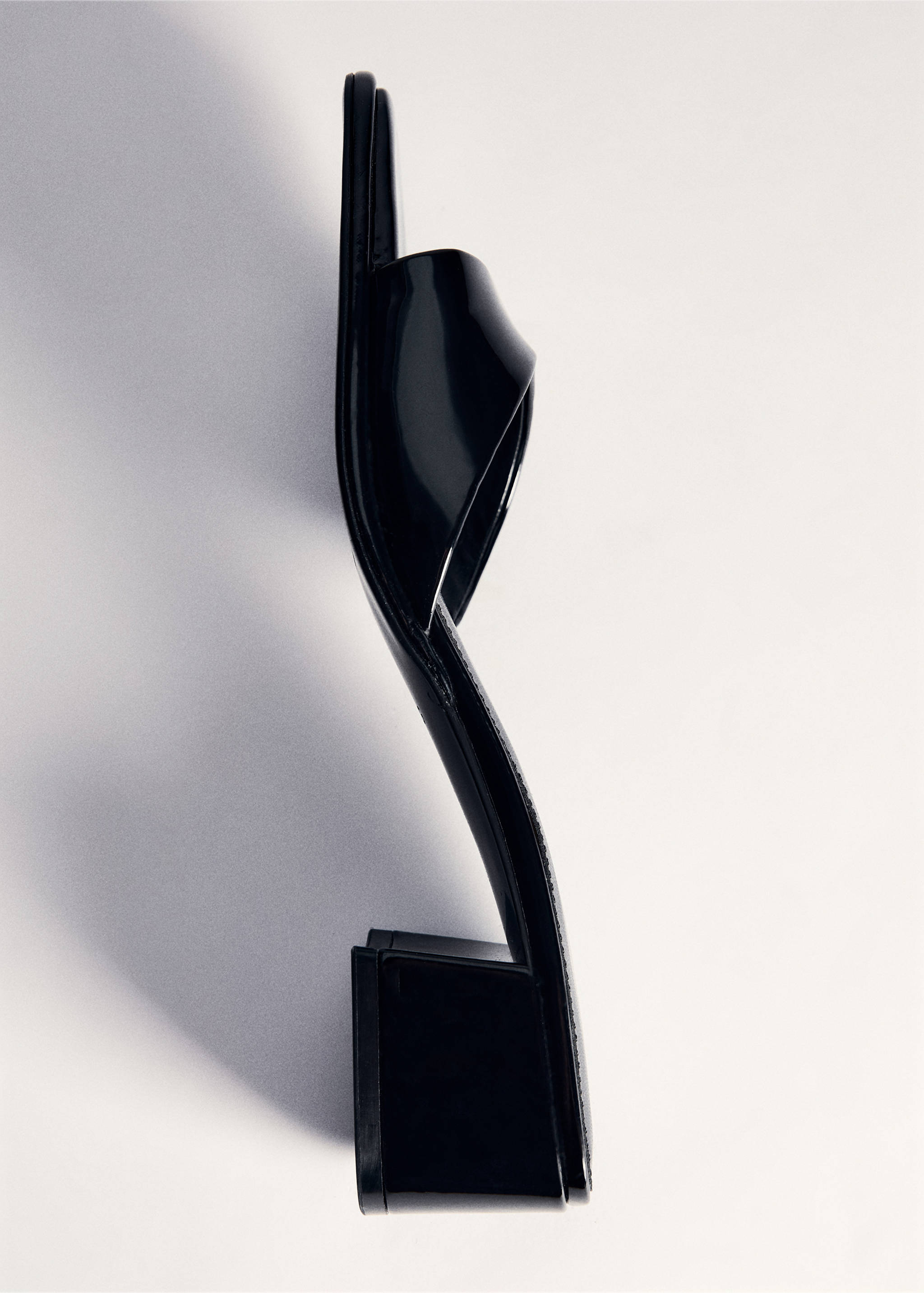 Patent leather effect heeled sandal - Details of the article 5