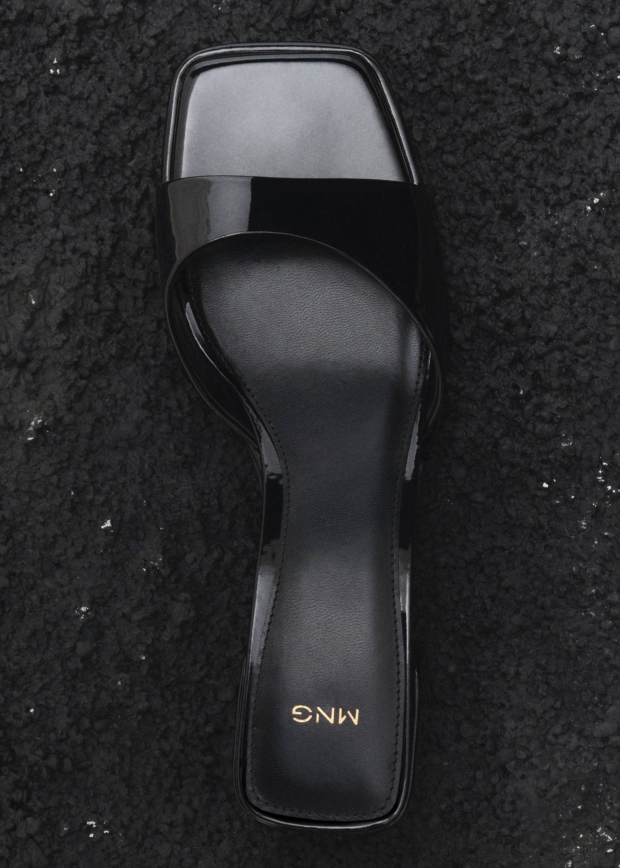Patent leather effect heeled sandal - Details of the article 6
