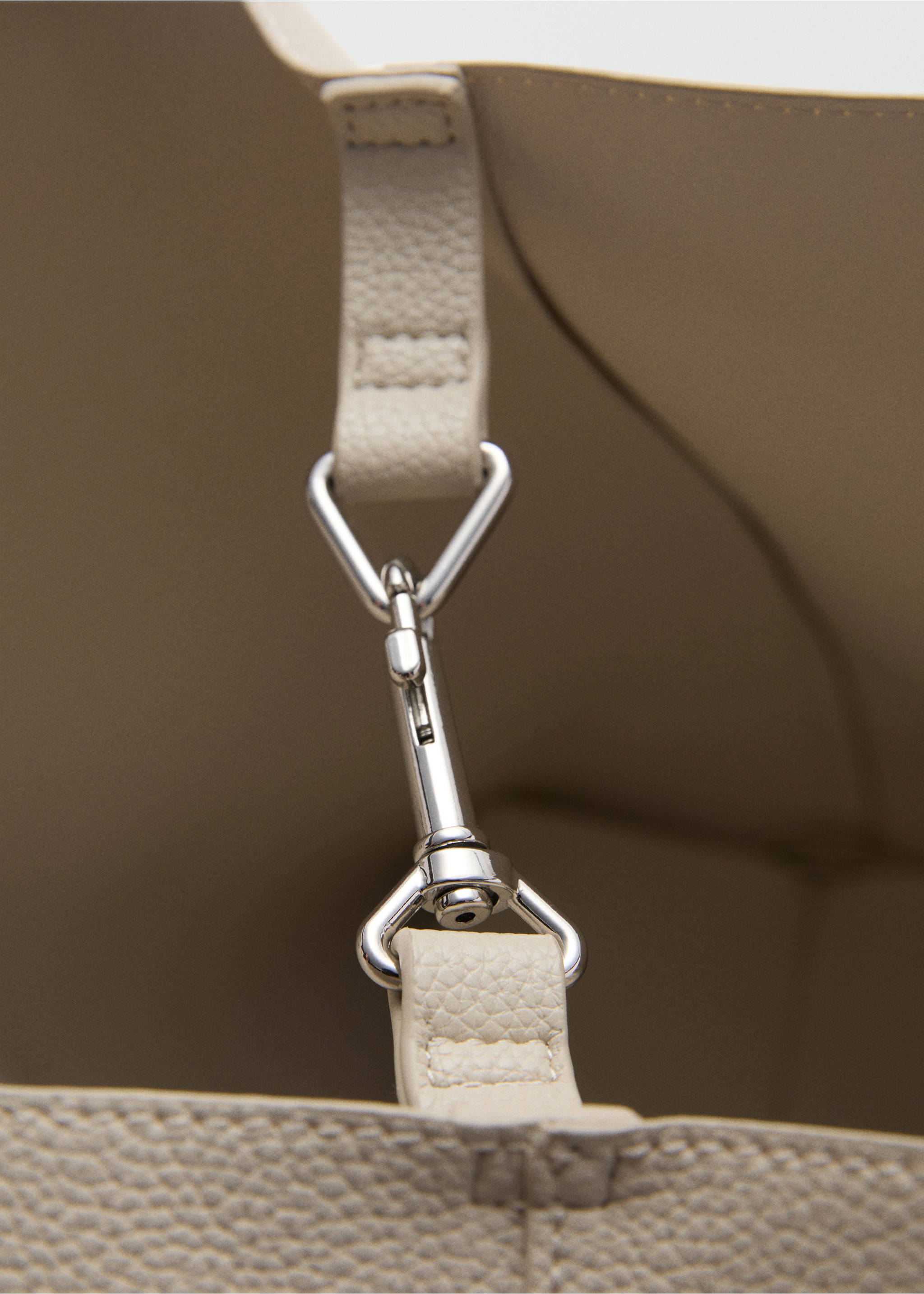 Pebbled effect shopper bag - Details of the article 2, Ecru. Ref: 77010272-00.