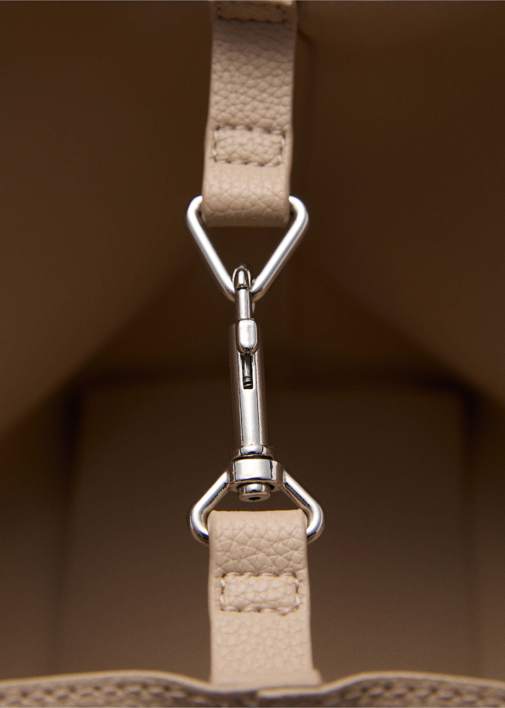 Pebbled effect shopper bag - Details of the article 2, Medium Brown. Ref: 77010272-00.