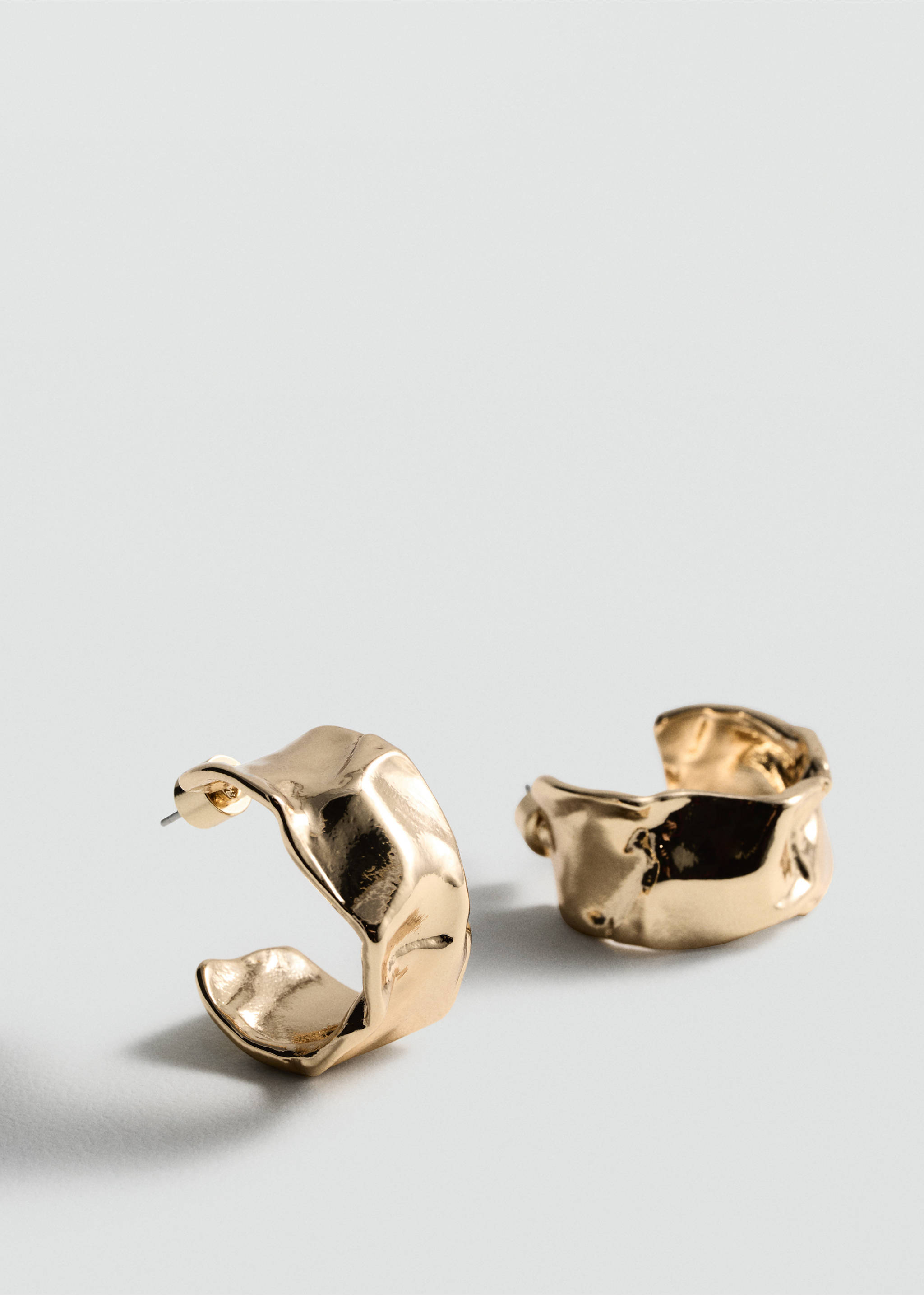 Verdrehte Kreolen - Mittlere Ansicht, Gold. Ref: 77010274-00.