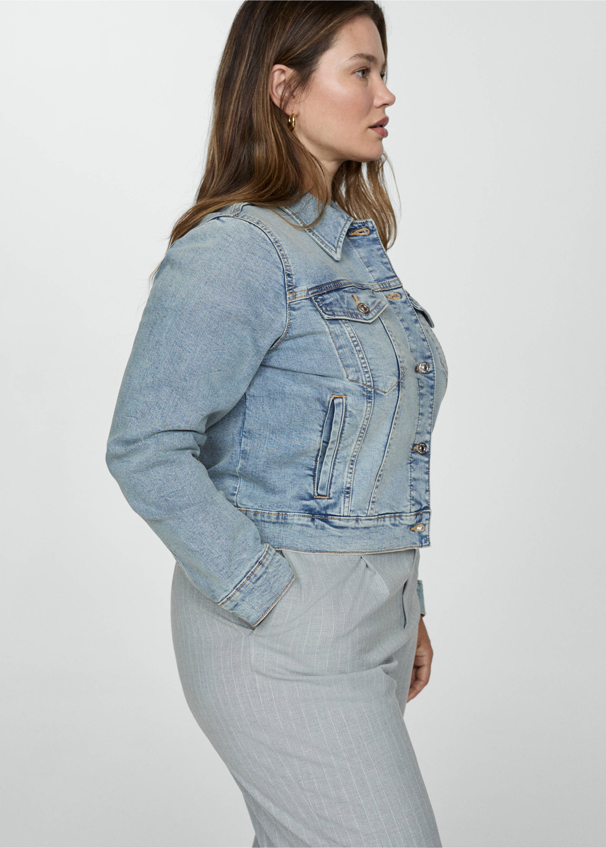 Pocketed denim jacket - Details of the article 5, Light Blue. Ref: 77010282-00.