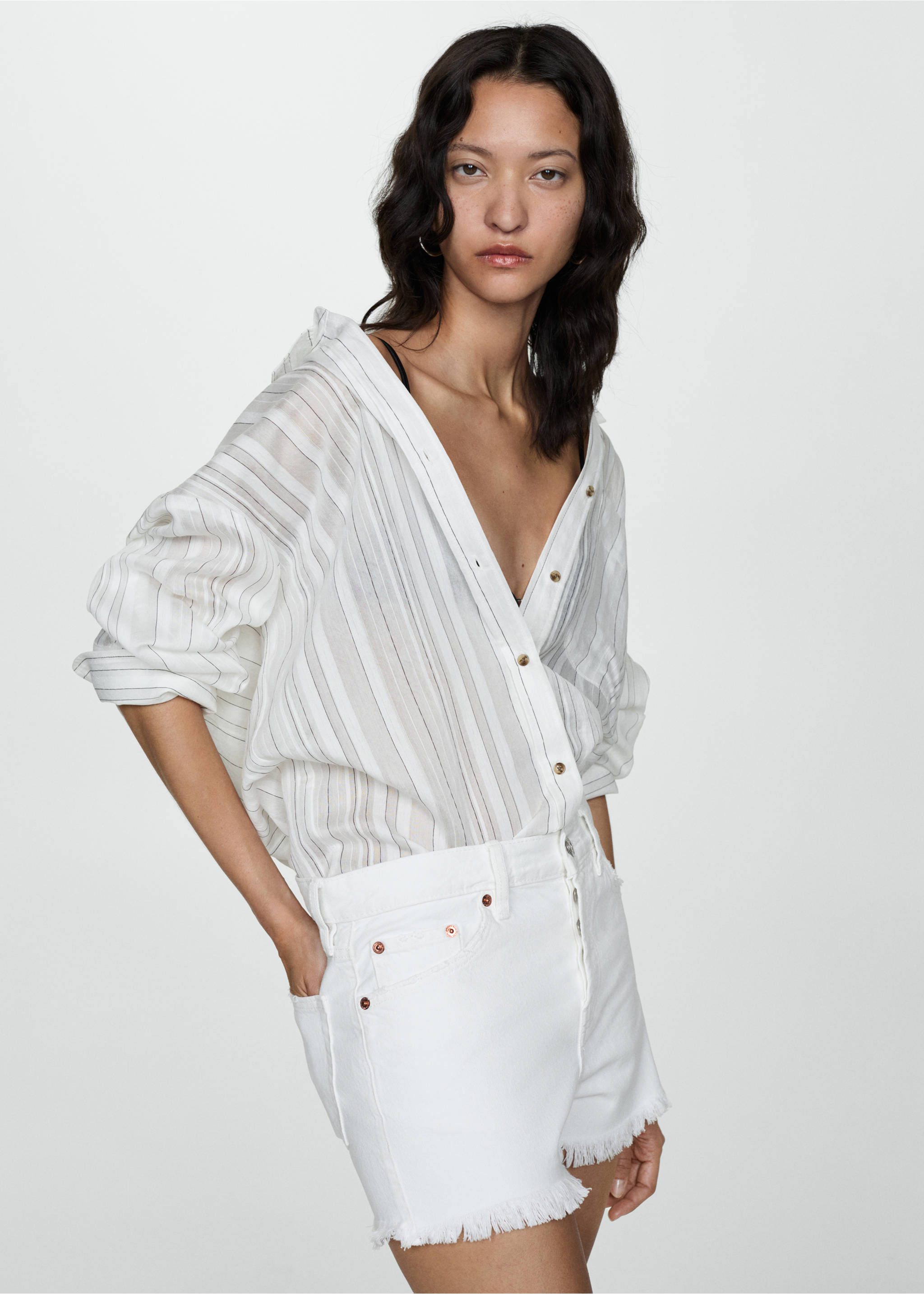 Denim shorts with frayed hem - Medium plane, White. Ref: 77010286-00.