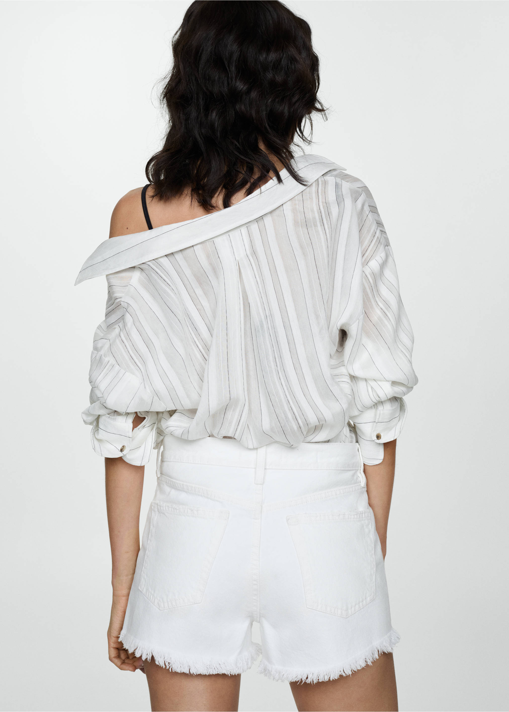 Denim shorts with frayed hem - Reverse of the article, White. Ref: 77010286-00.