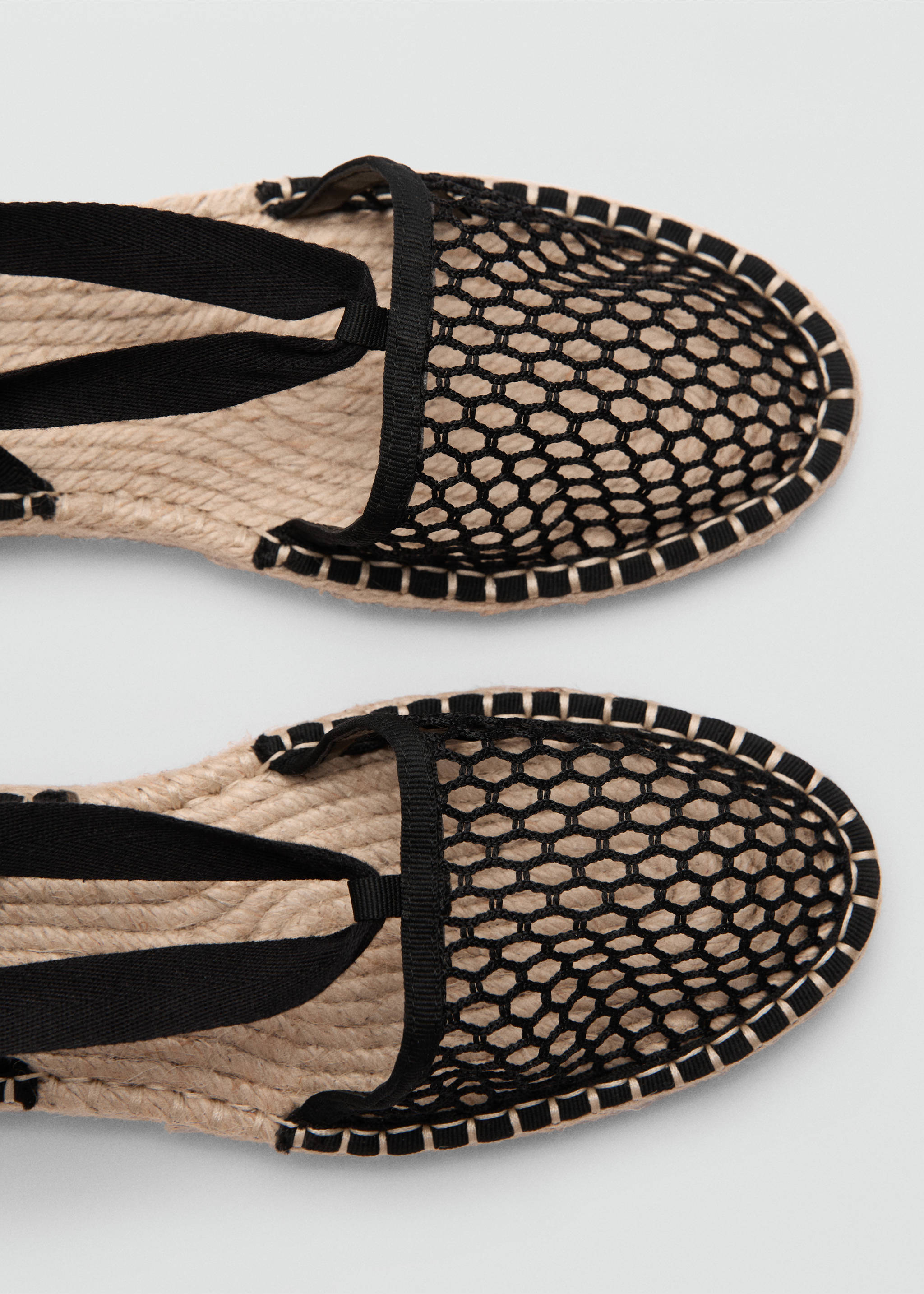 Hålmönstrade espadriller - Detaljer om artikeln 2, Svart. Ref: 77010288-00.