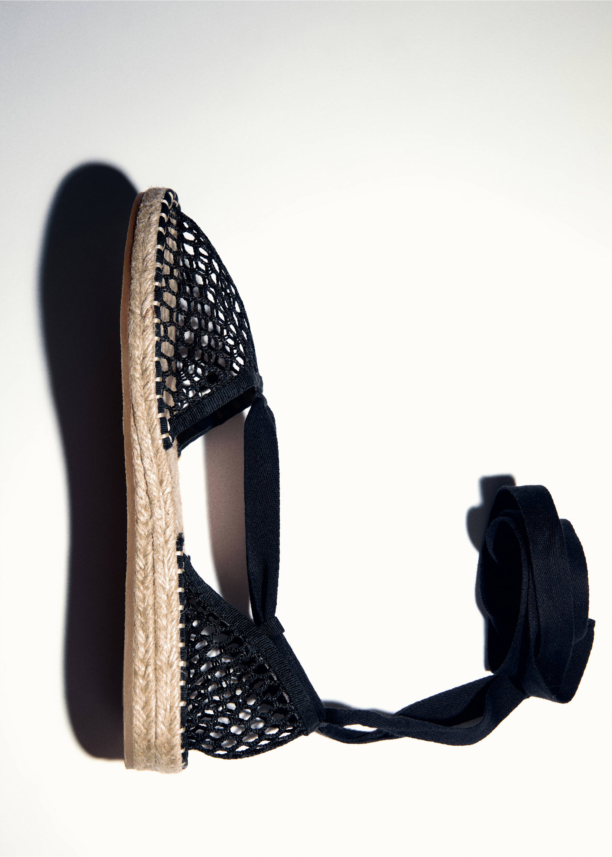 Hålmönstrade espadriller - Detaljer om artikeln 5, Svart. Ref: 77010288-00.