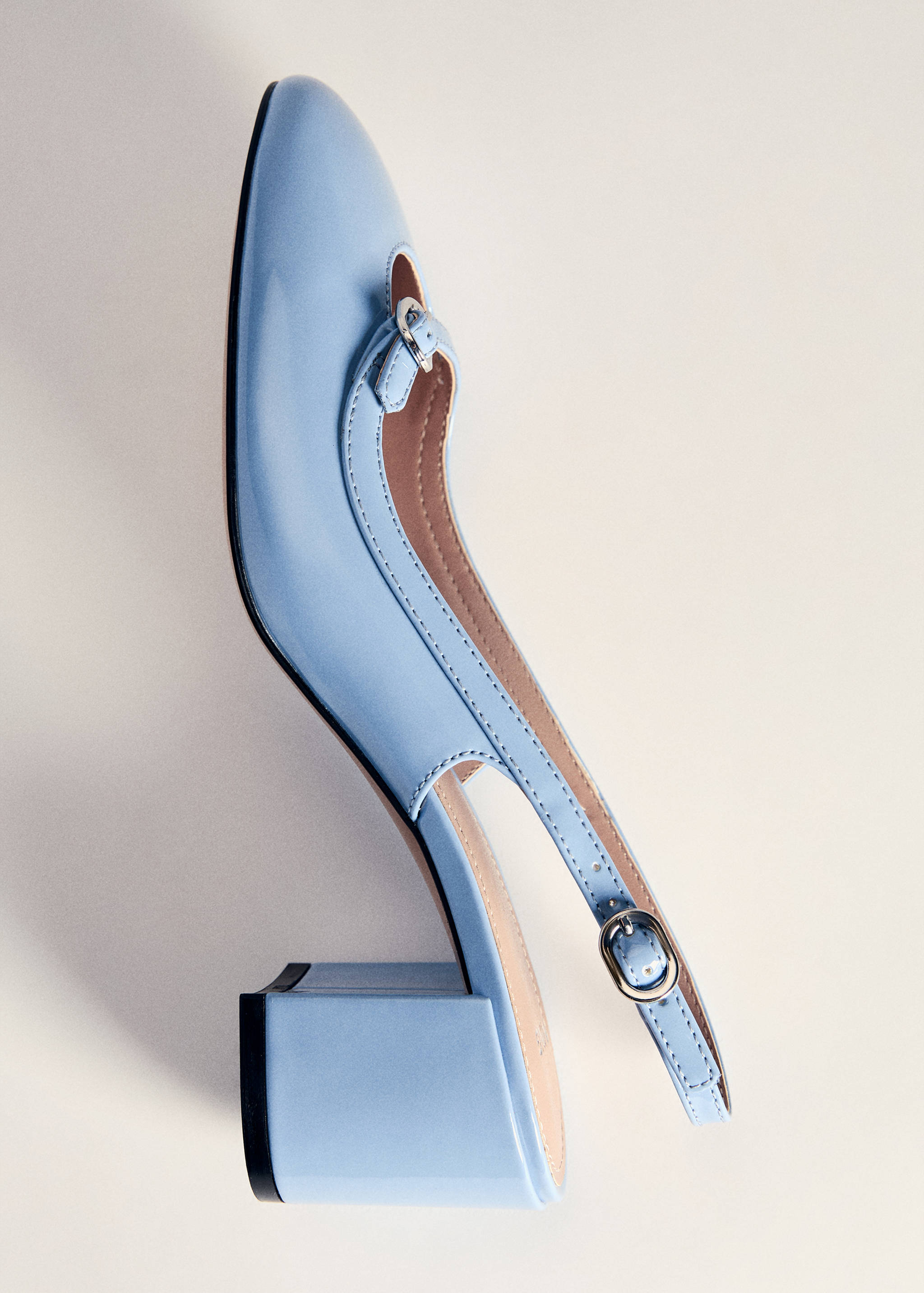 Heeled shoes with buckle - Details of the article 5