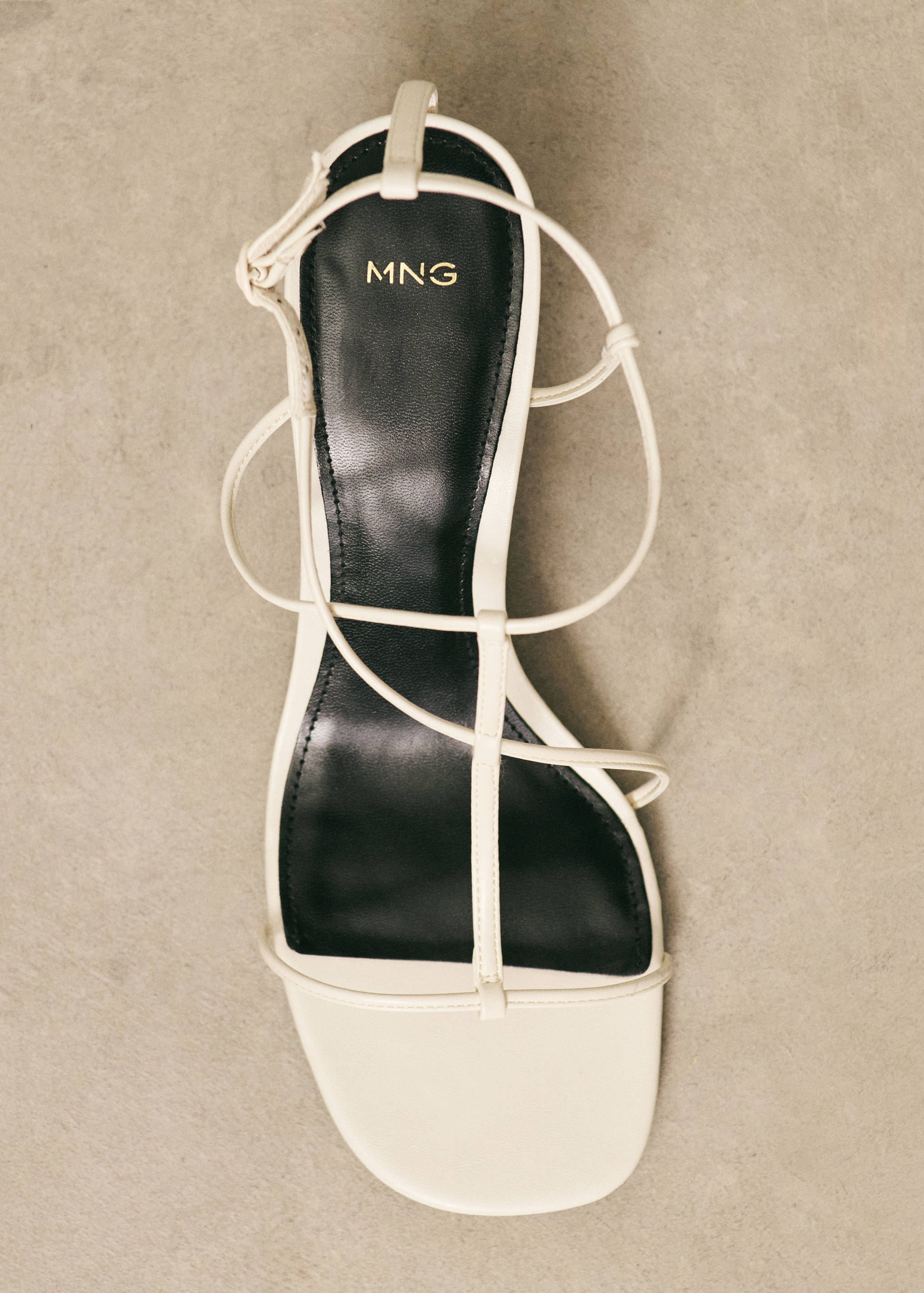 Criss-cross straps sandals - Details of the article 7