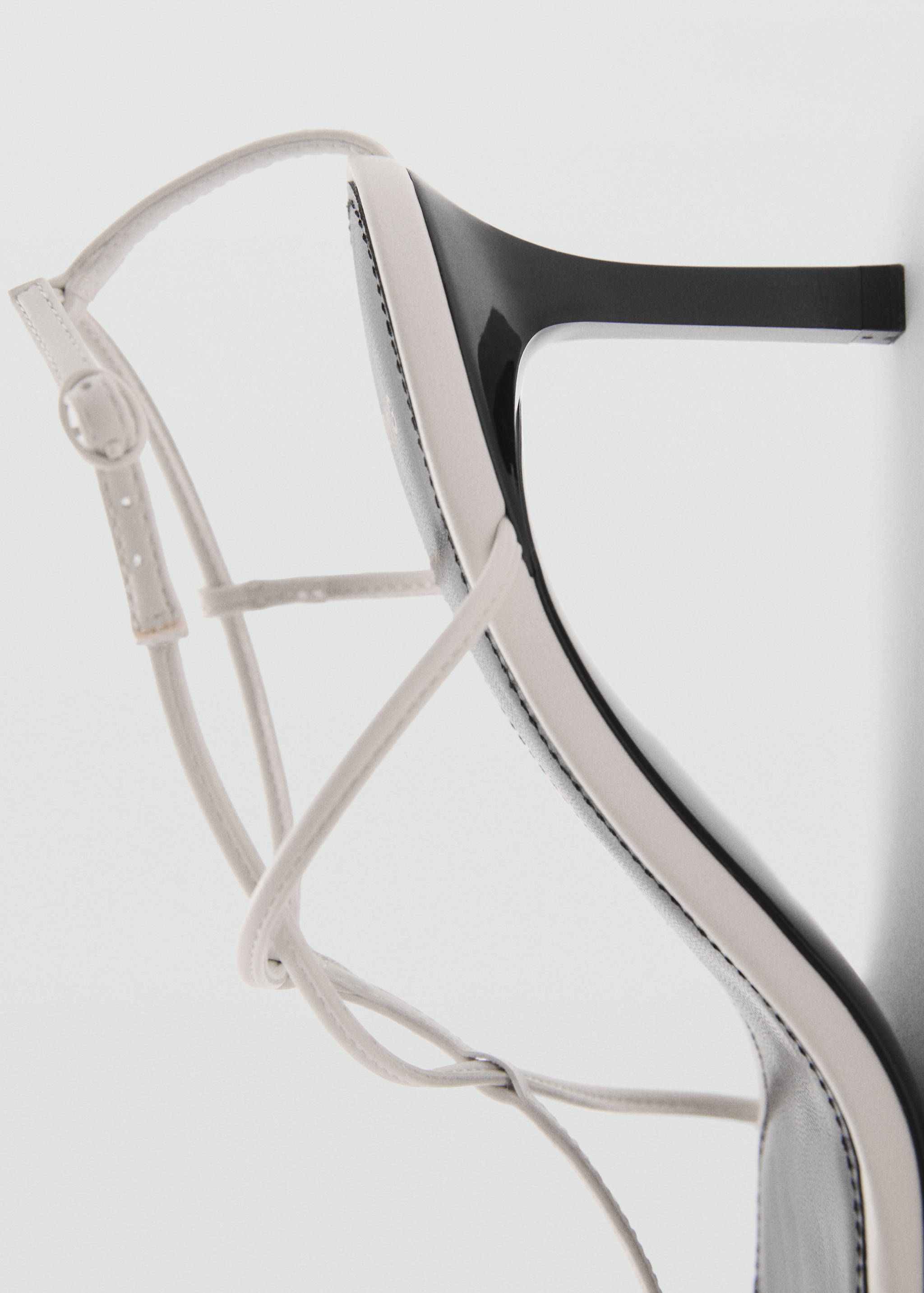 Criss-cross straps sandals - Details of the article 1