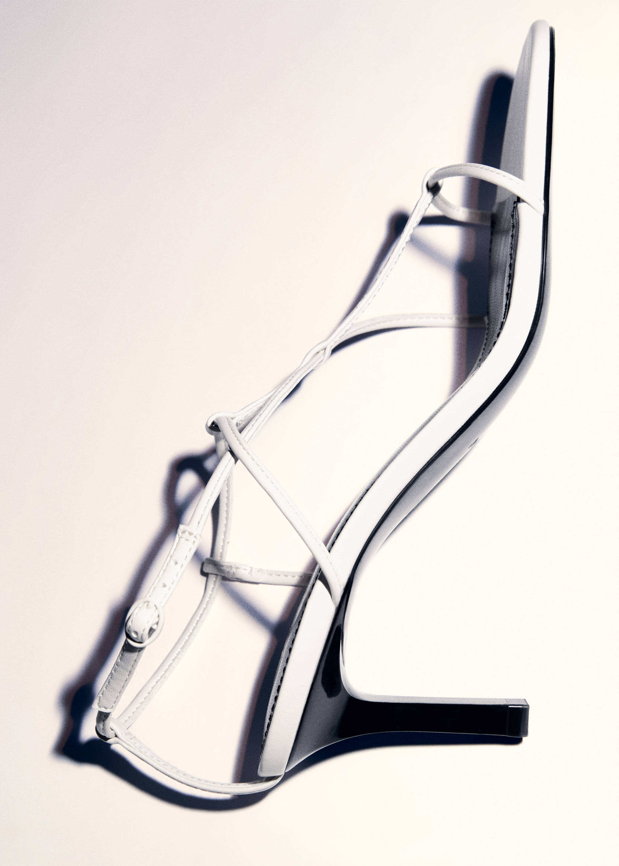 Criss-cross straps sandals - Details of the article 5