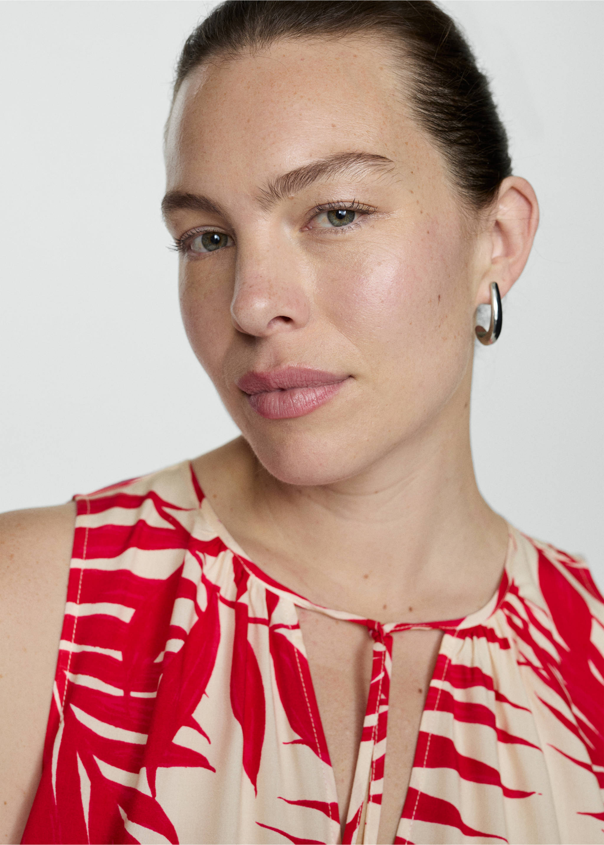 Bow printed dress - Details of the article 4, Red. Ref: 77010347-00.