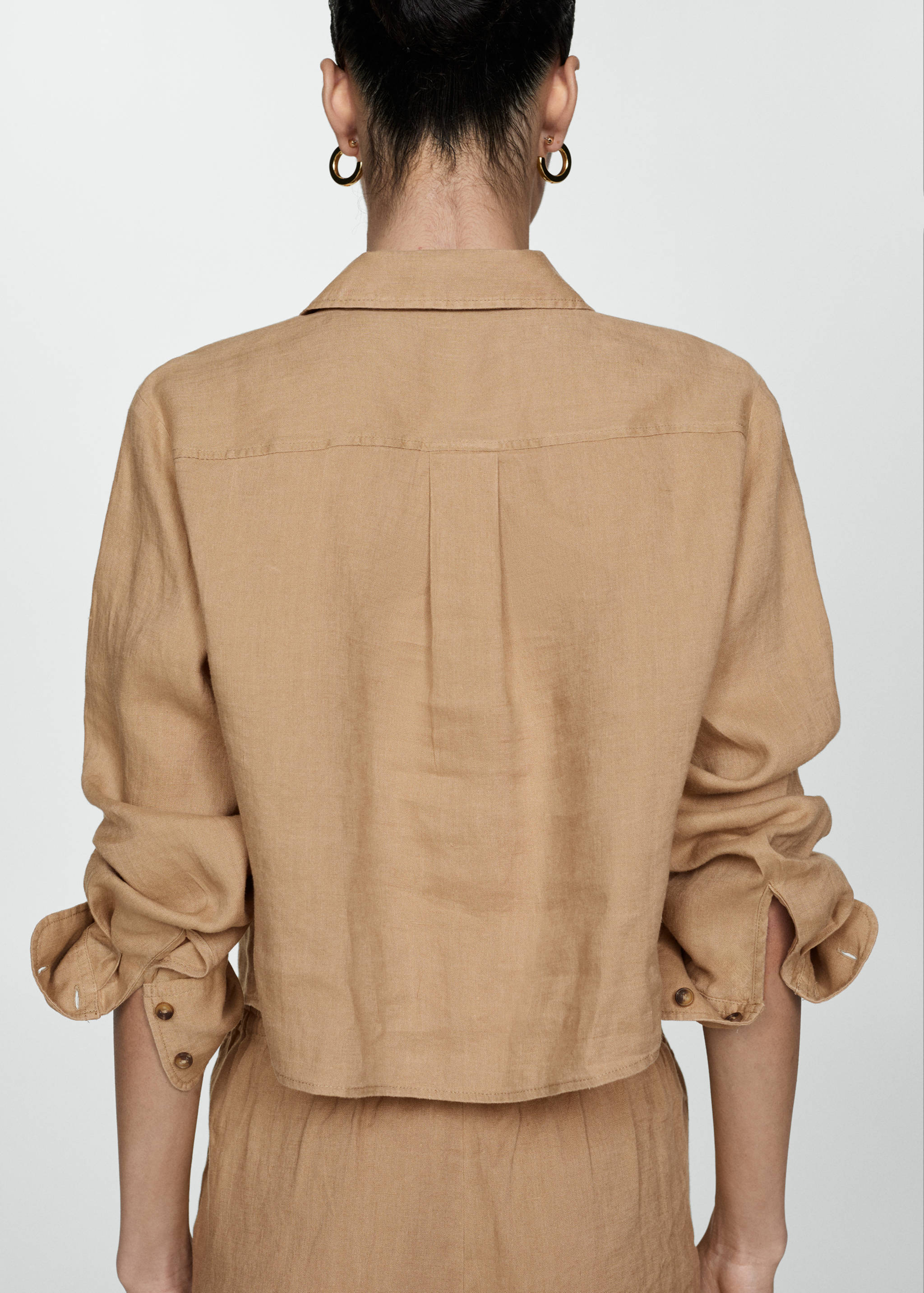 Camisa cropped de linho - Verso do artigo