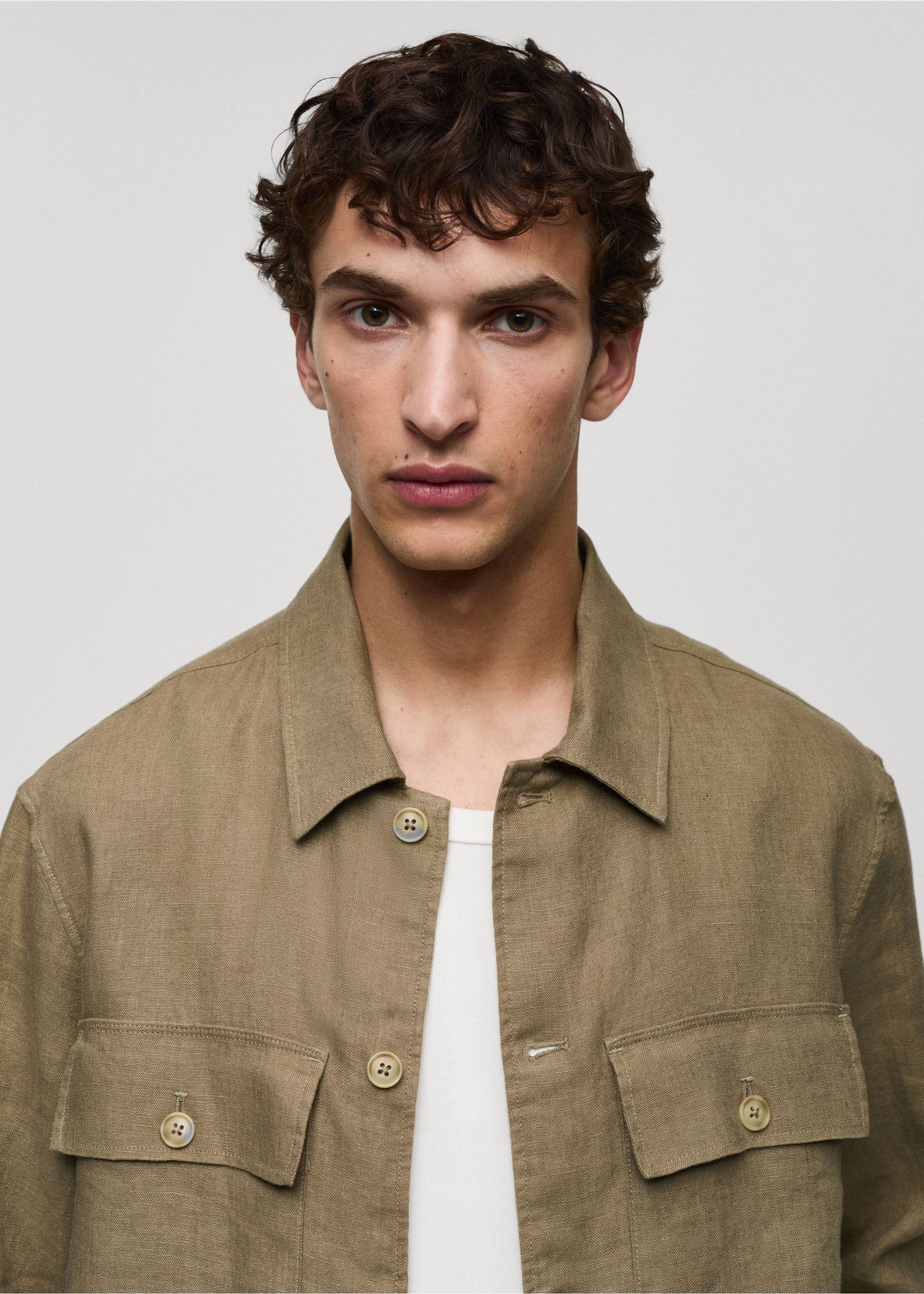 100% linen overshirt with pockets - Details of the article 1, Khaki. Ref: 77010568-00.