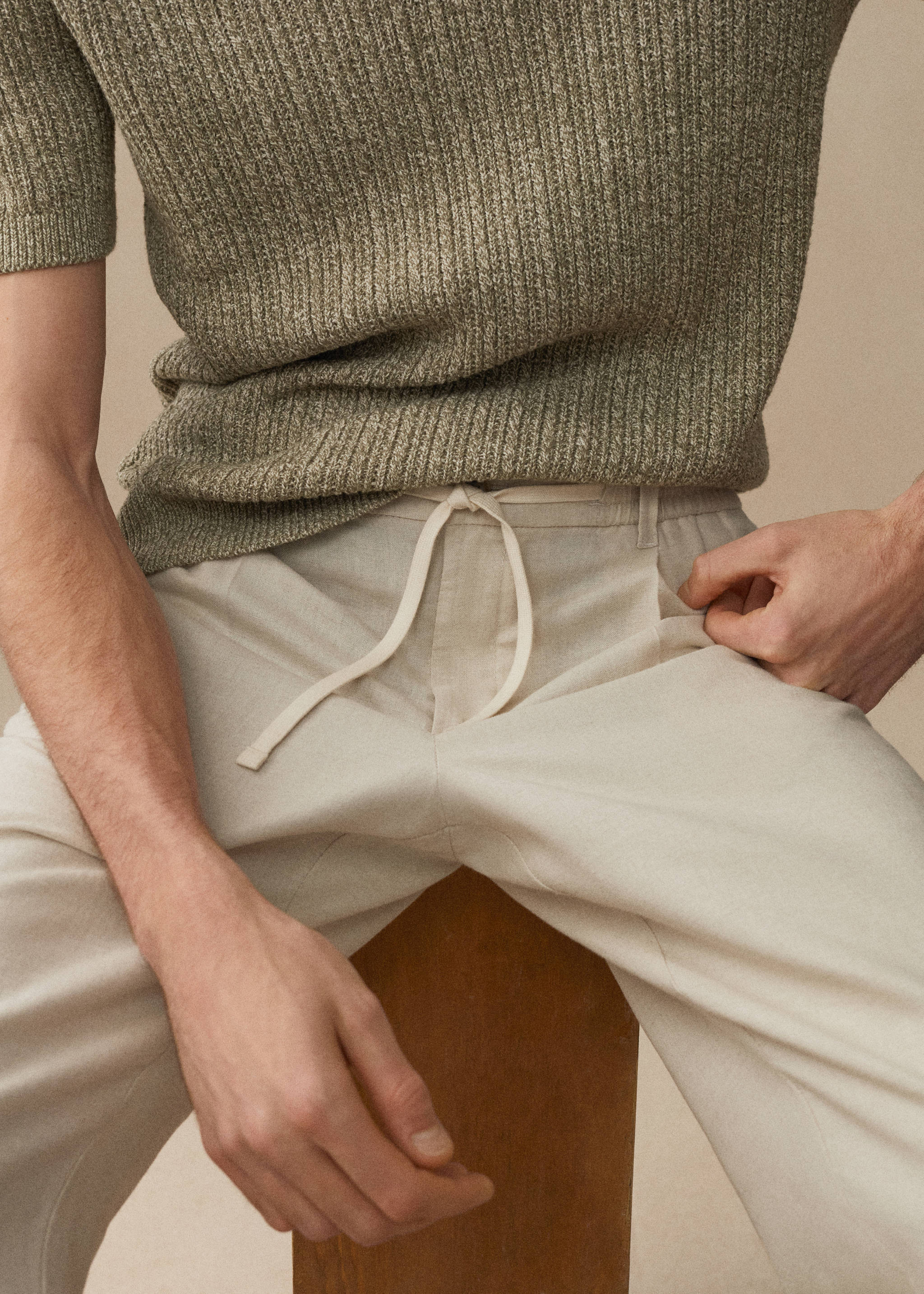 Slim-fit trousers with drawstring - Details of the article 5