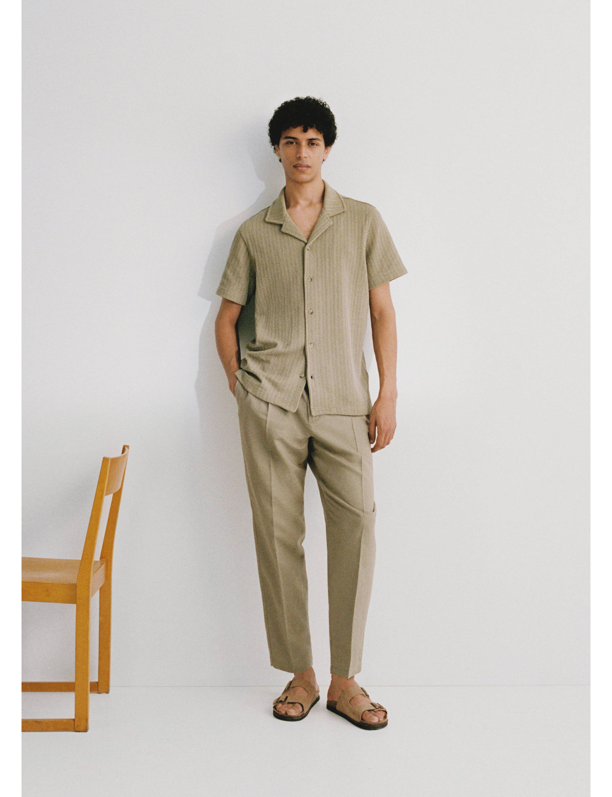 Slim-fit trousers with drawstring - Details of the article 5