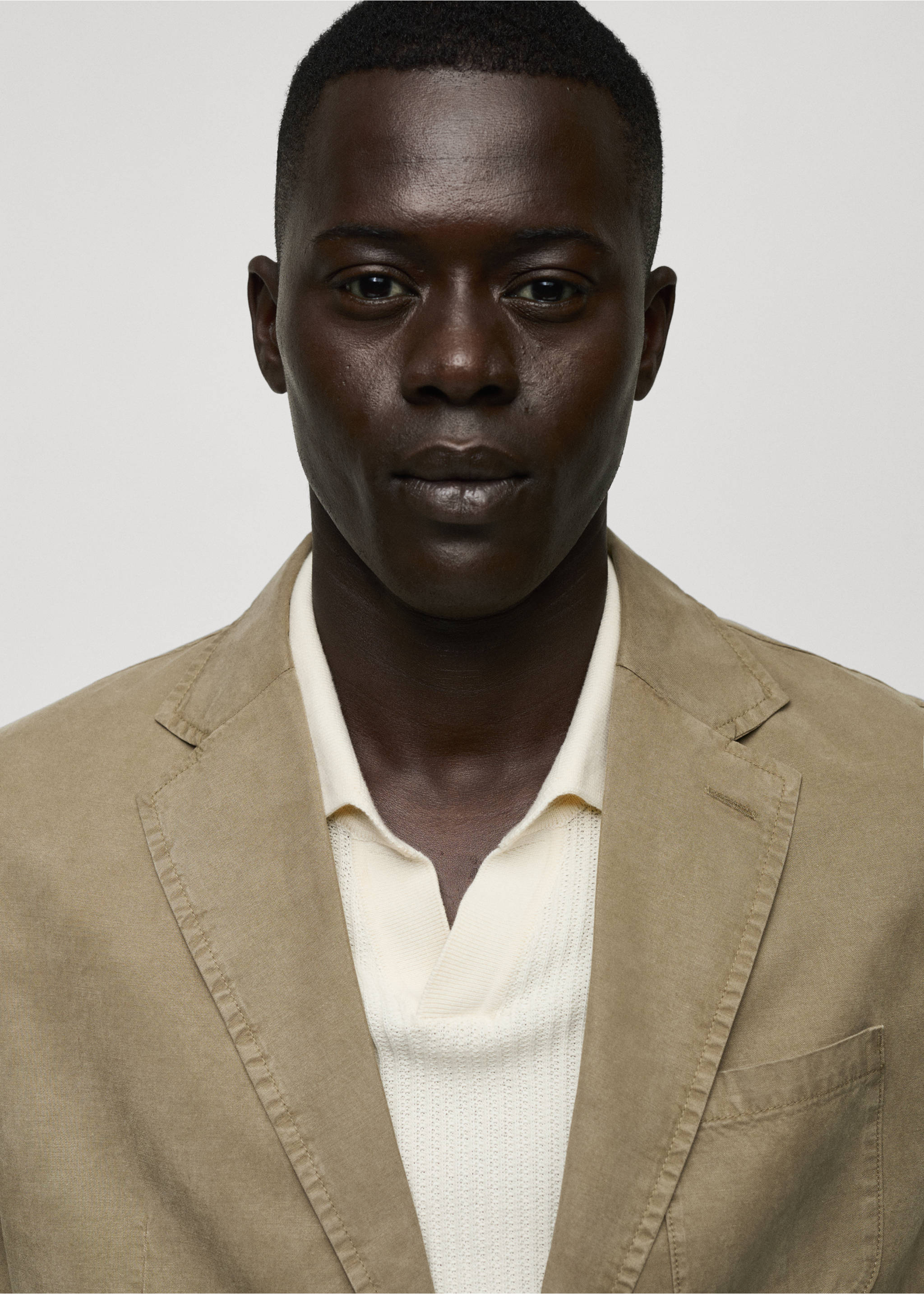 Americana lino algodón efecto lavado - Detalle del artículo 1, Khaki. Ref: 77010575-00.