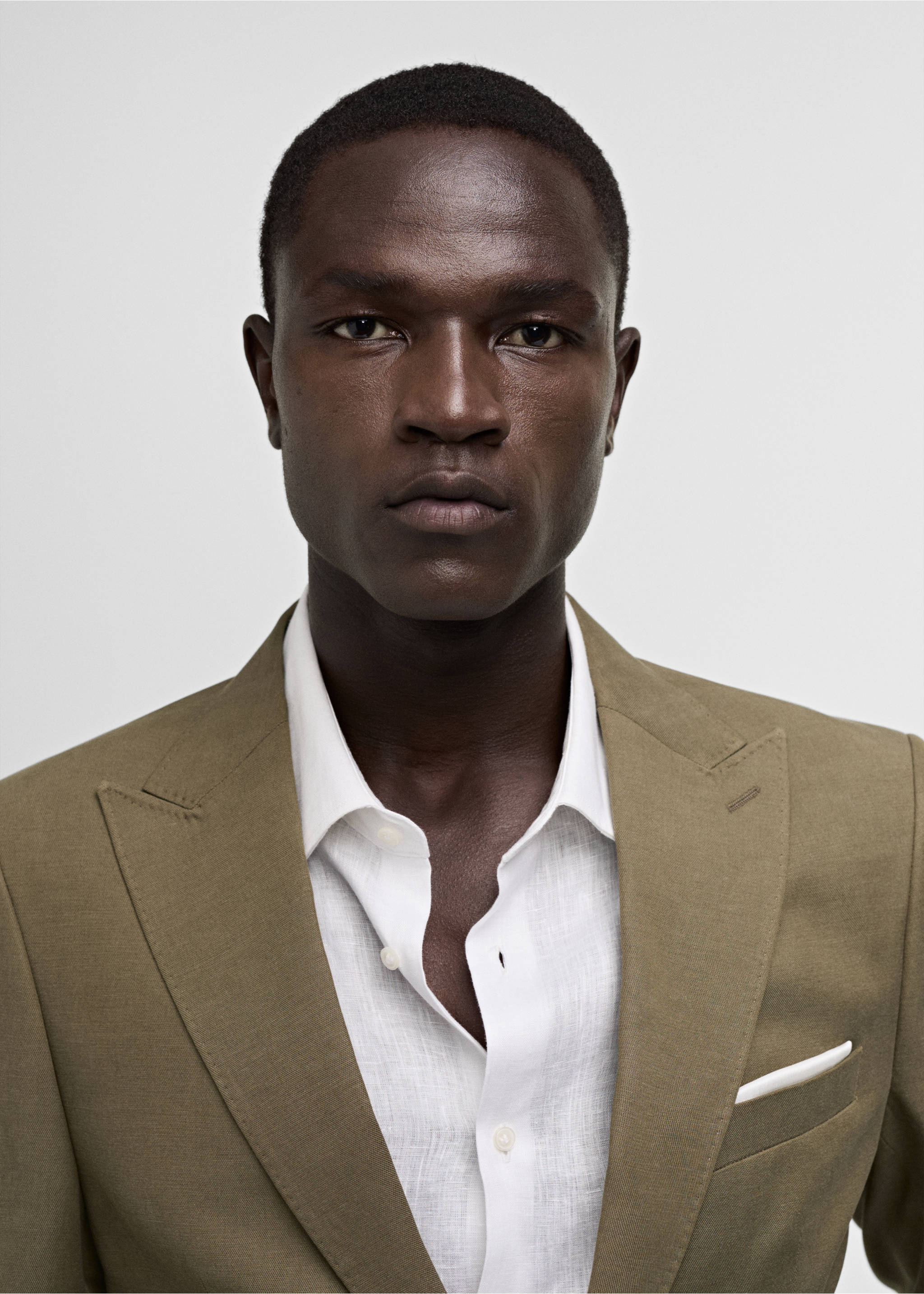 Kostymkavaj med smal passform i tencelblandning - Detaljer om artikeln 1, Khaki. Ref: 77010586-00.