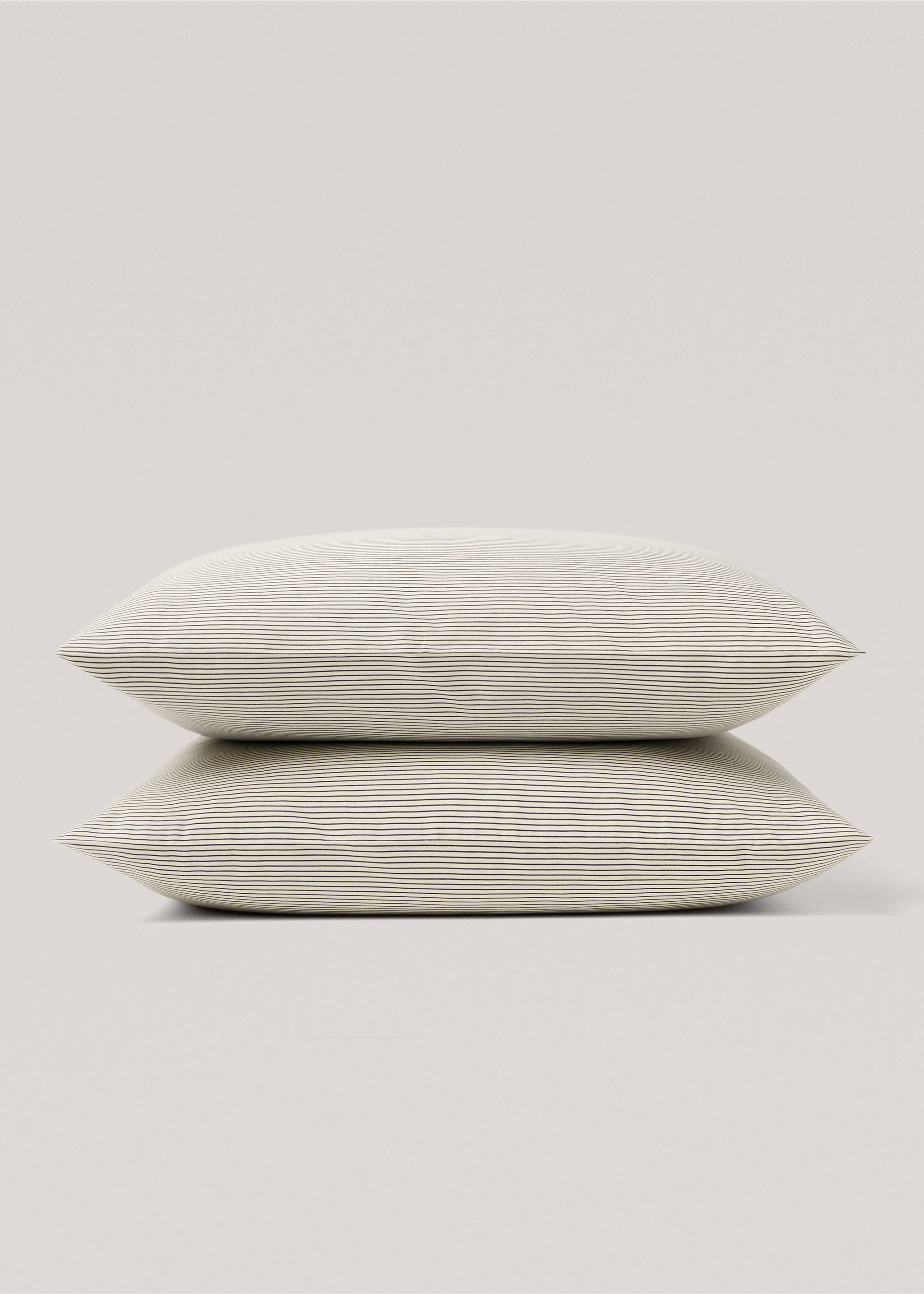 Multi-striped two-tone pillowcase 60x60 - Details of the article 3, Beige. Ref: 77010594-00.