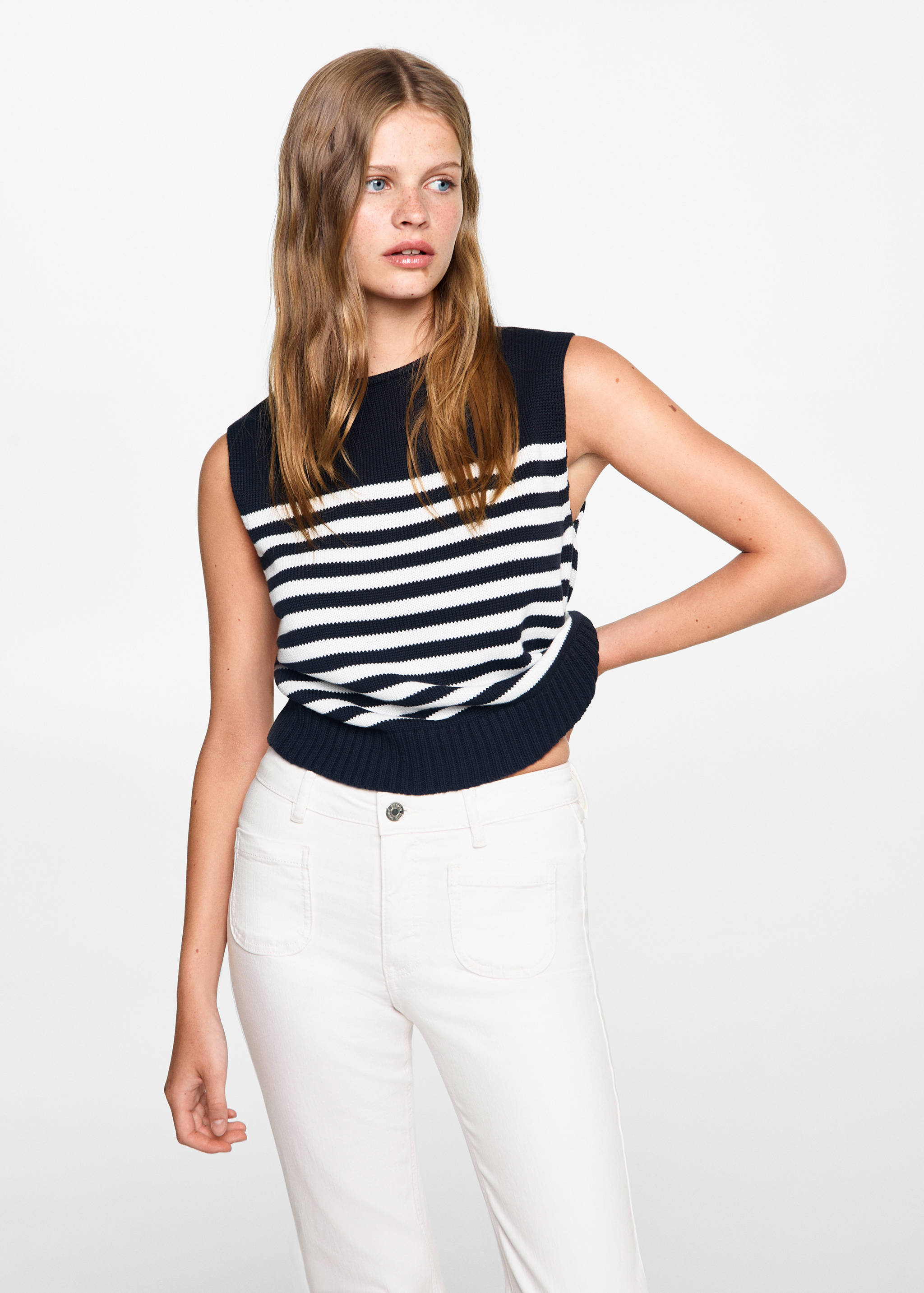 Flared jeans with pocket - Details of the article 1