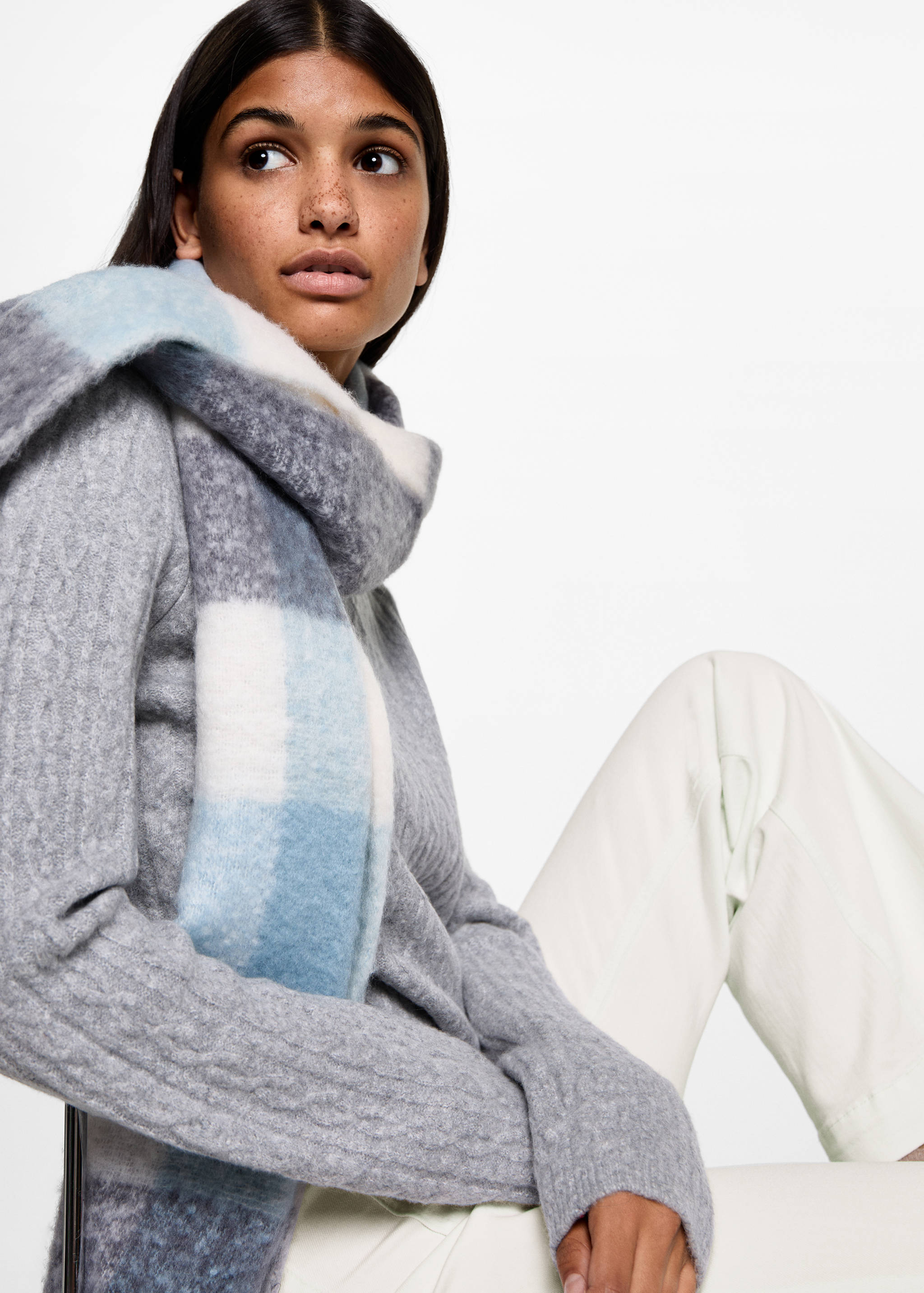 Flared jeans with pocket - Details of the article 2