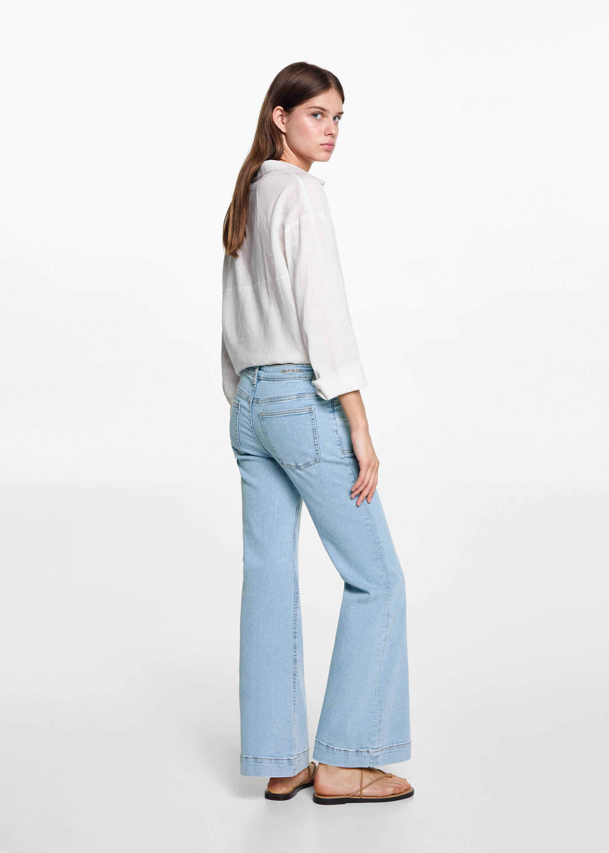 Flared Jeans mit Taschen - Rückseite des Artikels