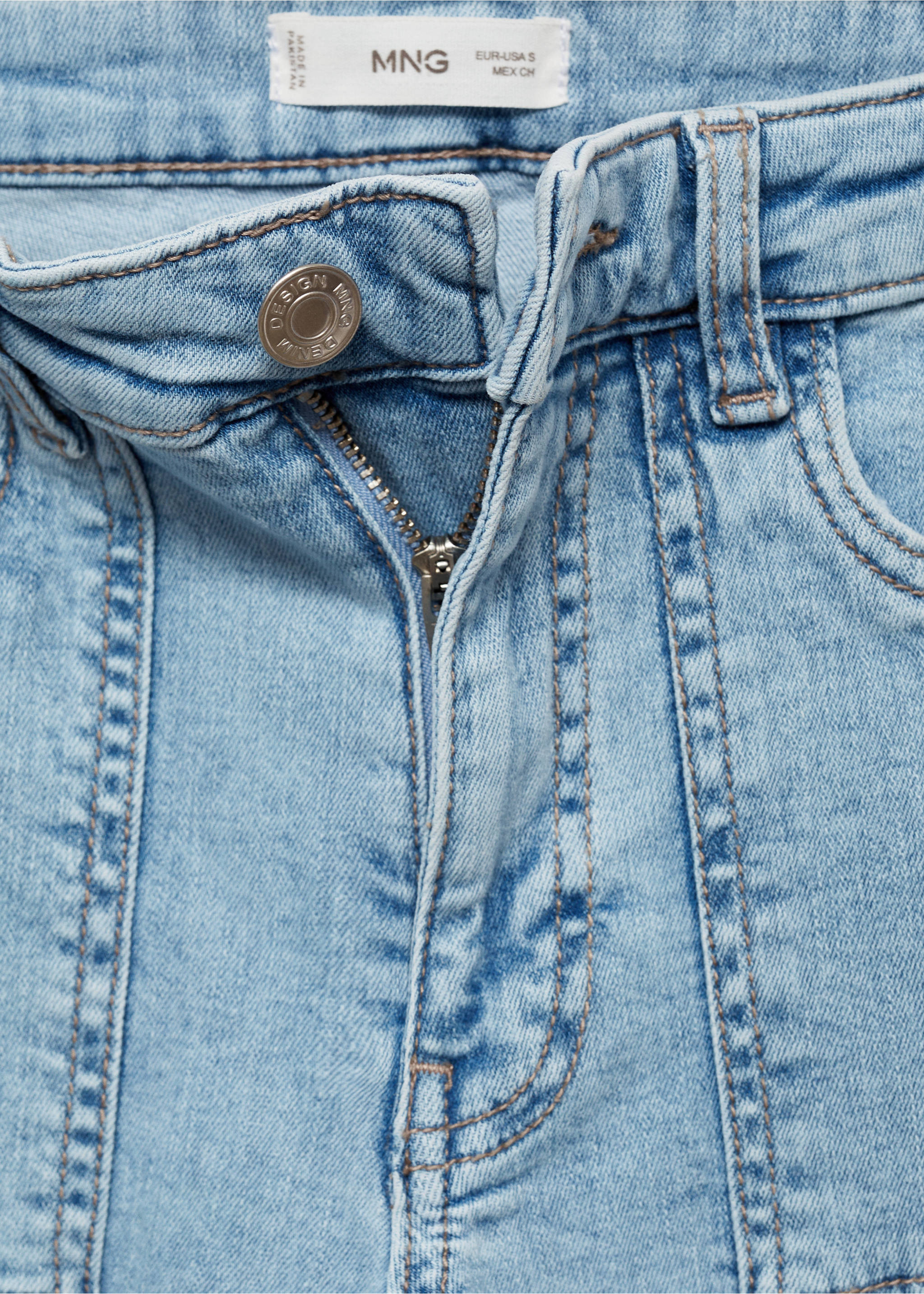 Flared Jeans mit Taschen - Detail des Artikels 8, Mittelblau. Ref: 77010609-00.