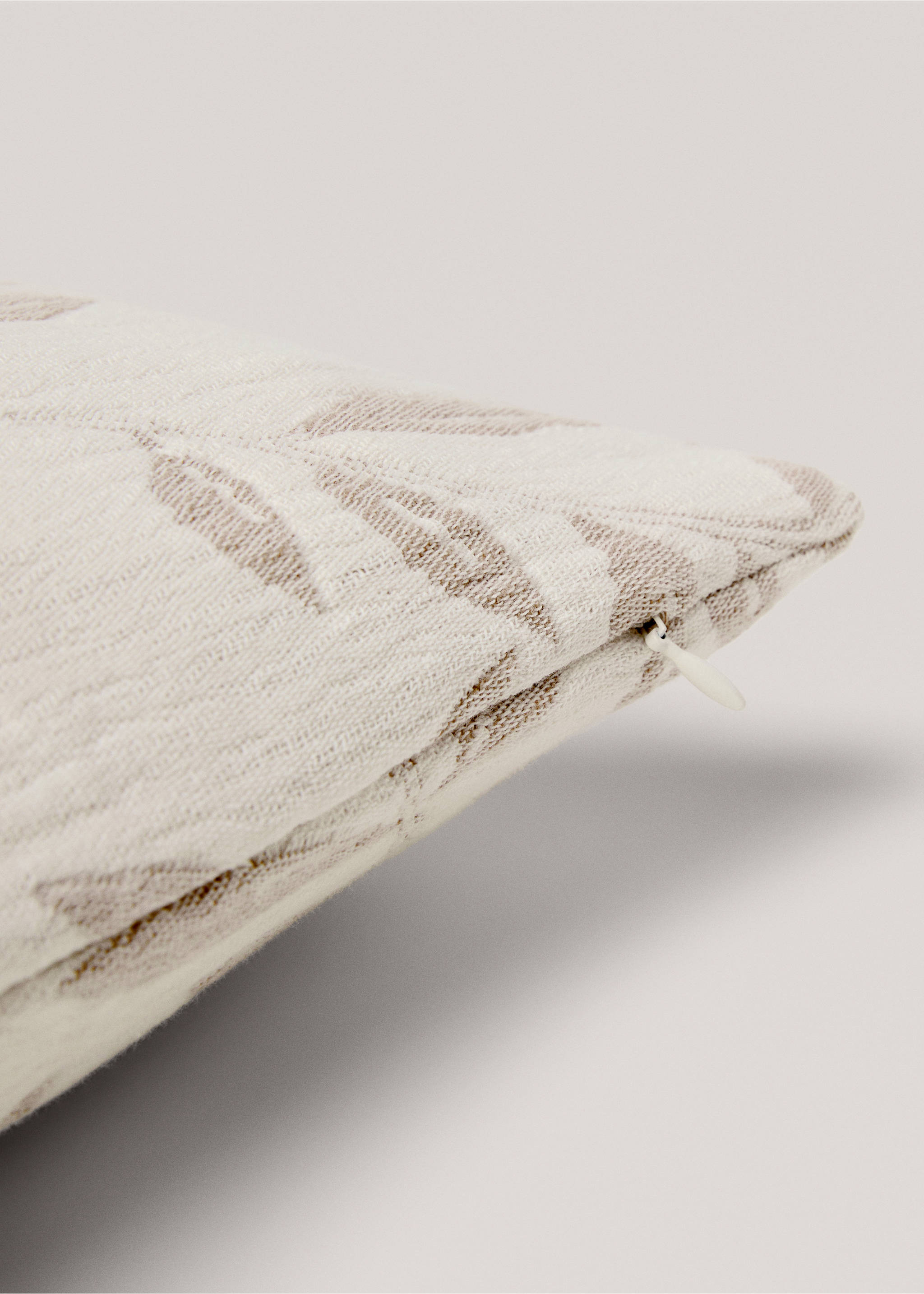100% cotton floral-print cushion cover 30x50cm - Details of the article 3, Beige. Ref: 77010627-00.