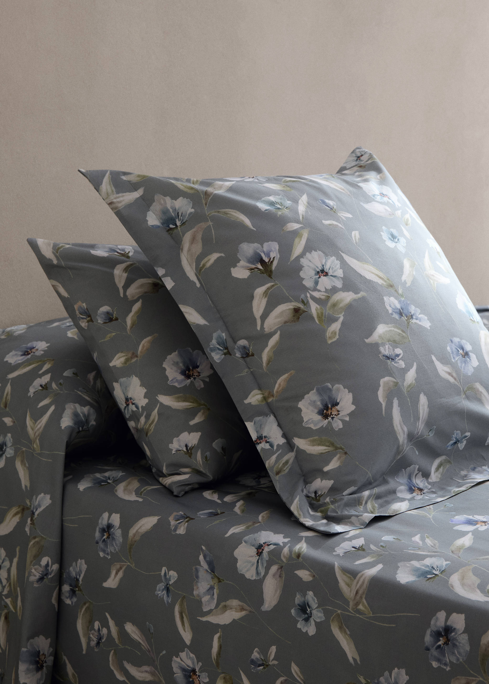 Pillowcase with floral design 50x75cm - General plane