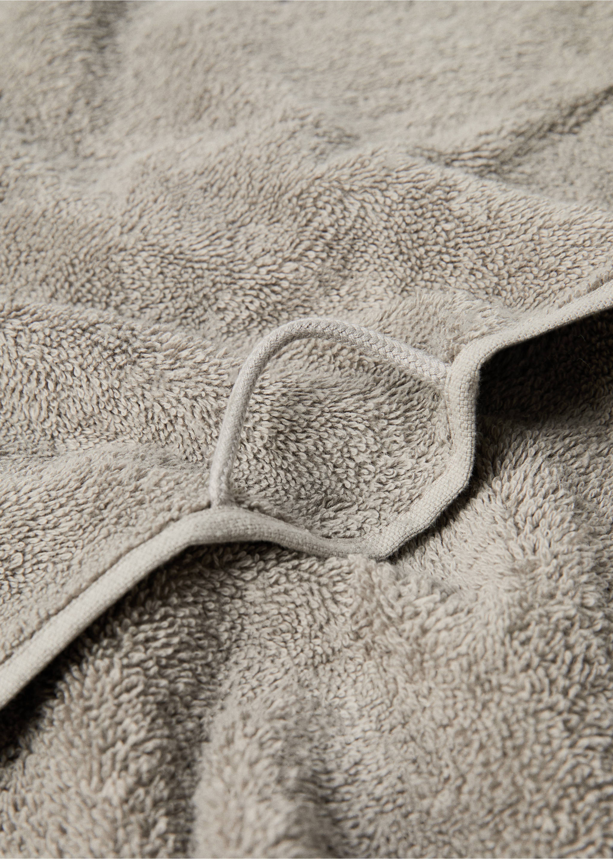 Cotton bath towel 90x150cm - Details of the article 2, Medium Grey. Ref: 77010639-00.