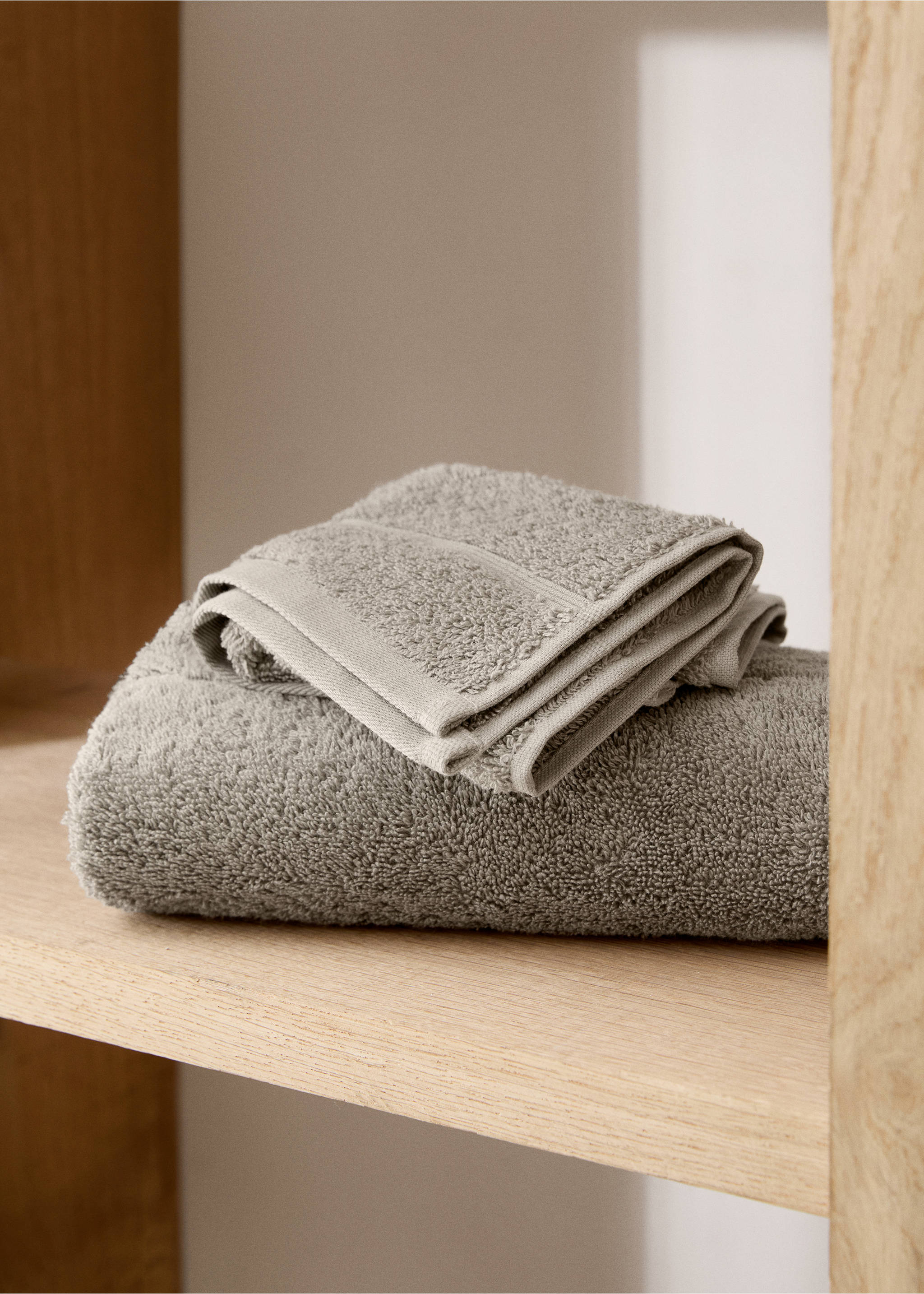 Plain cotton towel - General plane, Medium Grey. Ref: 77010640-00.