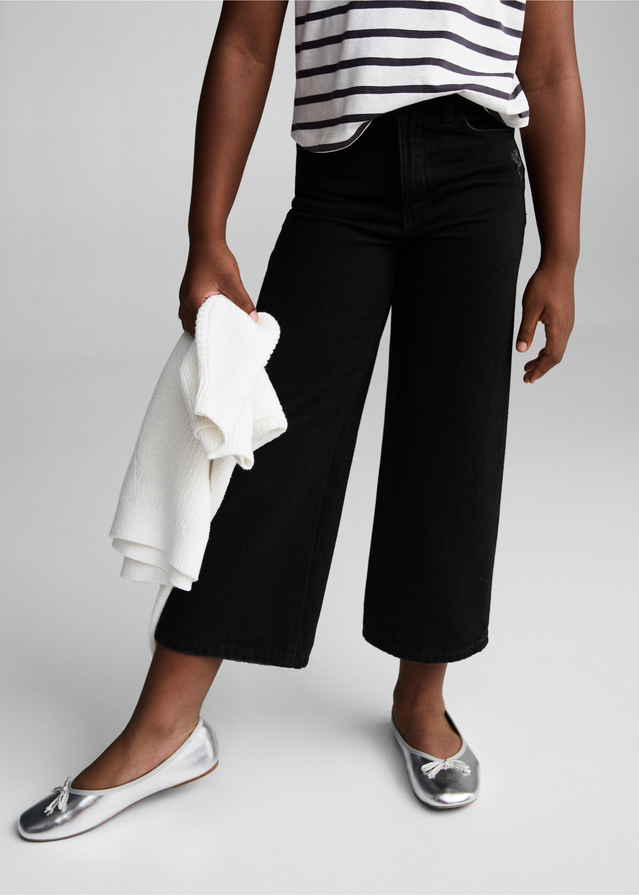 Jeans culotte mid-waist comfort - Details of the article 6, Black denim. Ref: 77011010-00.