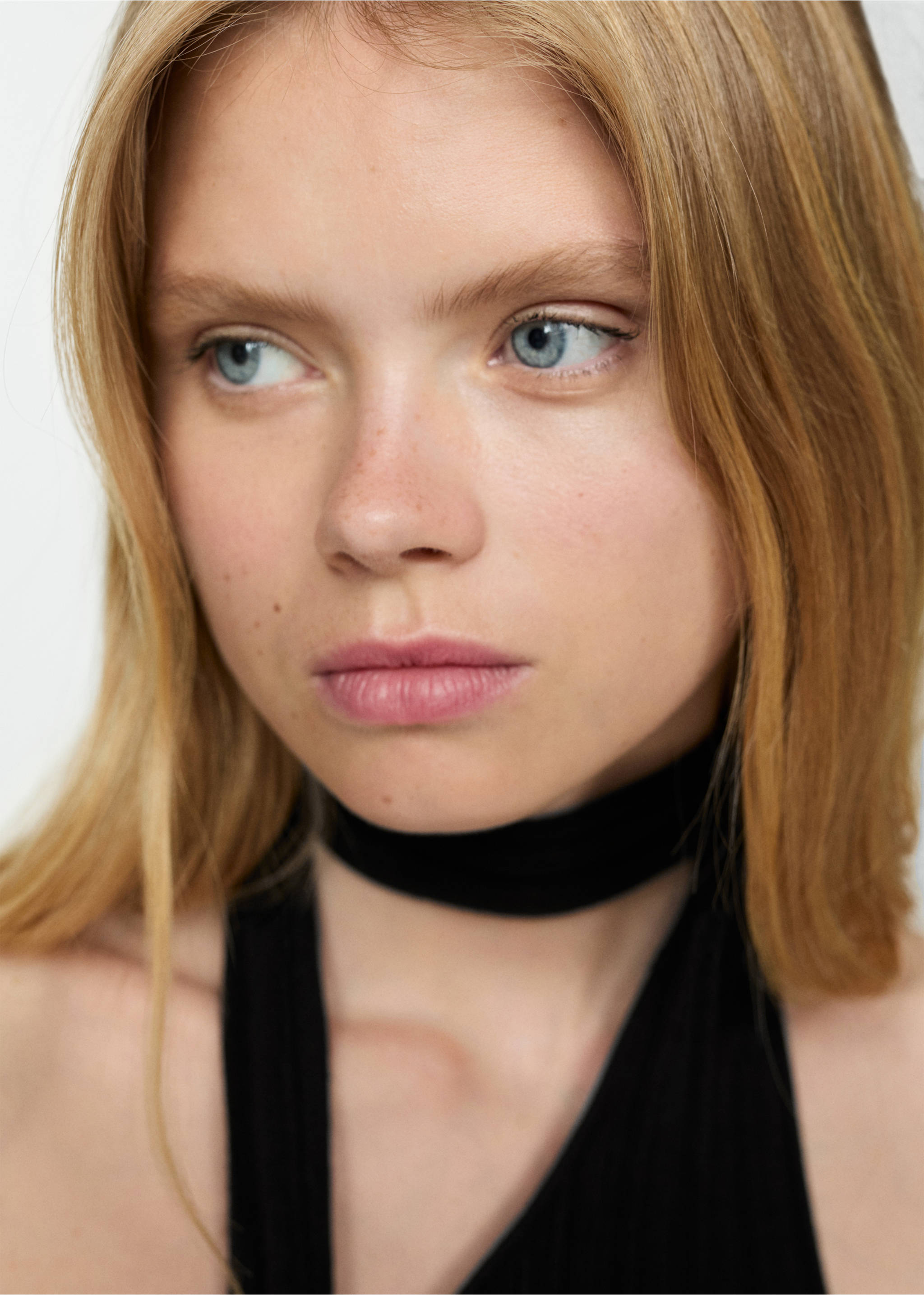 Knitted dress with neck tie - Details of the article 1, Black. Ref: 77011509-00.