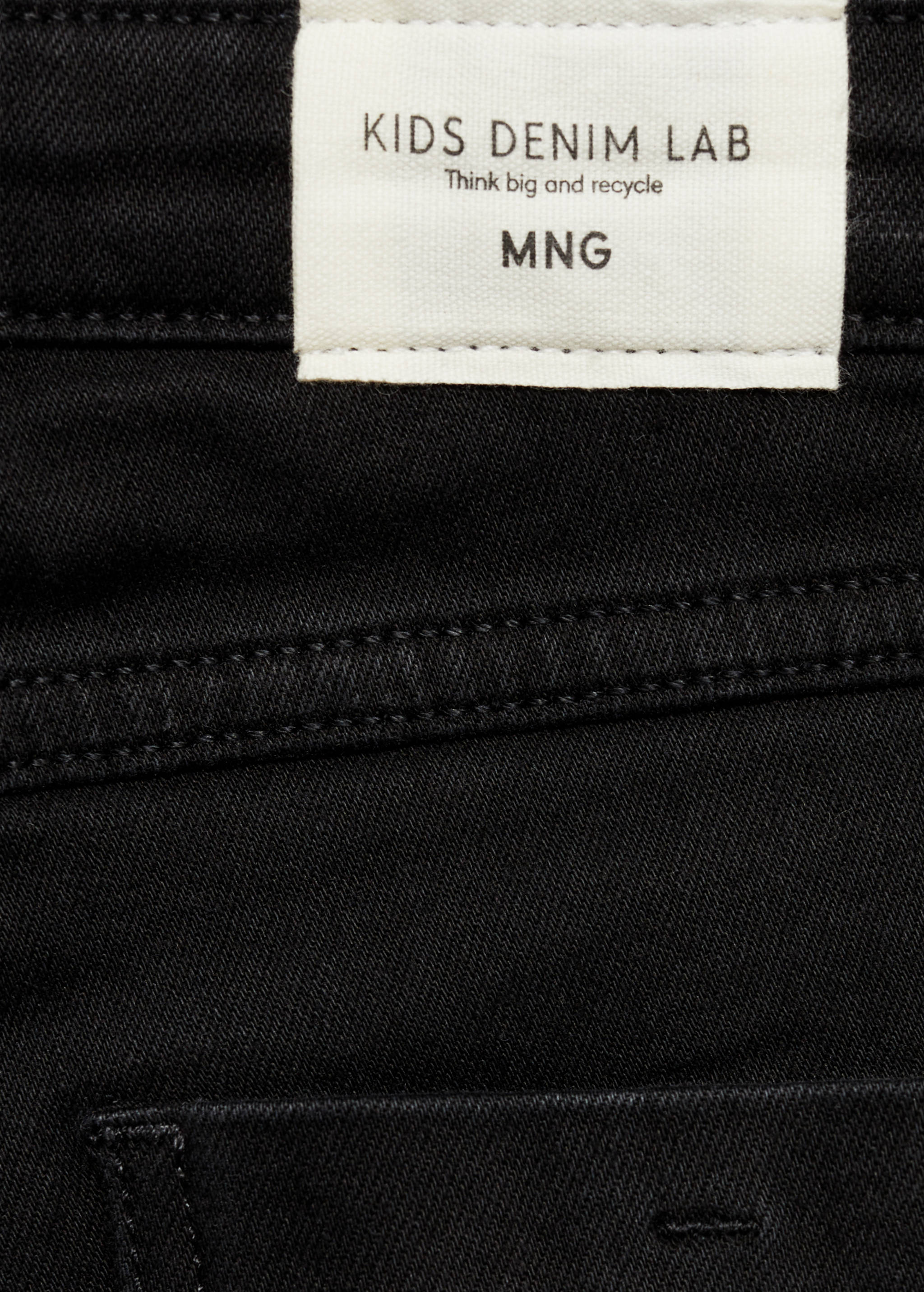 Flared jeans with pocket - Details of the article 0