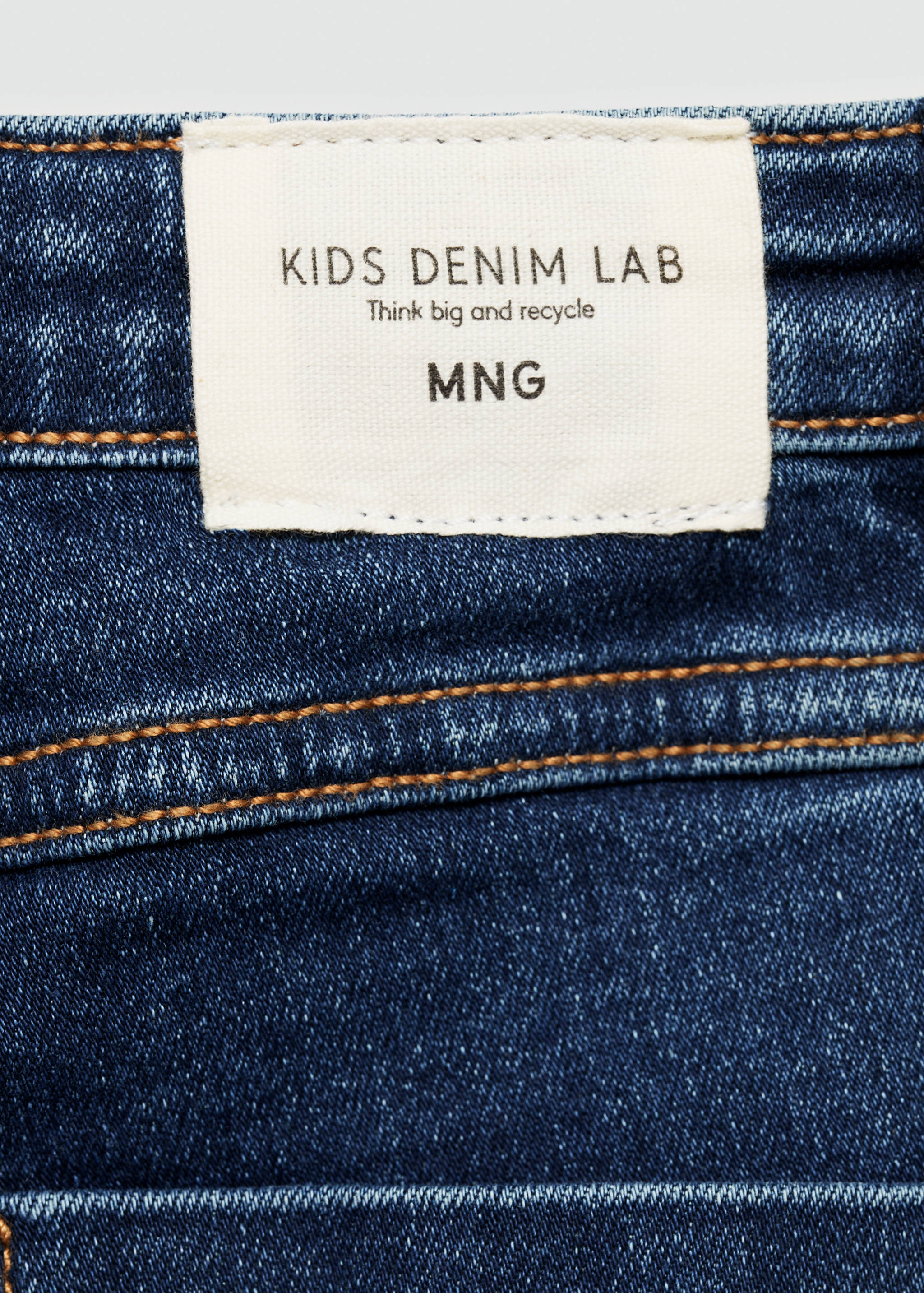 Flared jeans with pocket - Details of the article 0