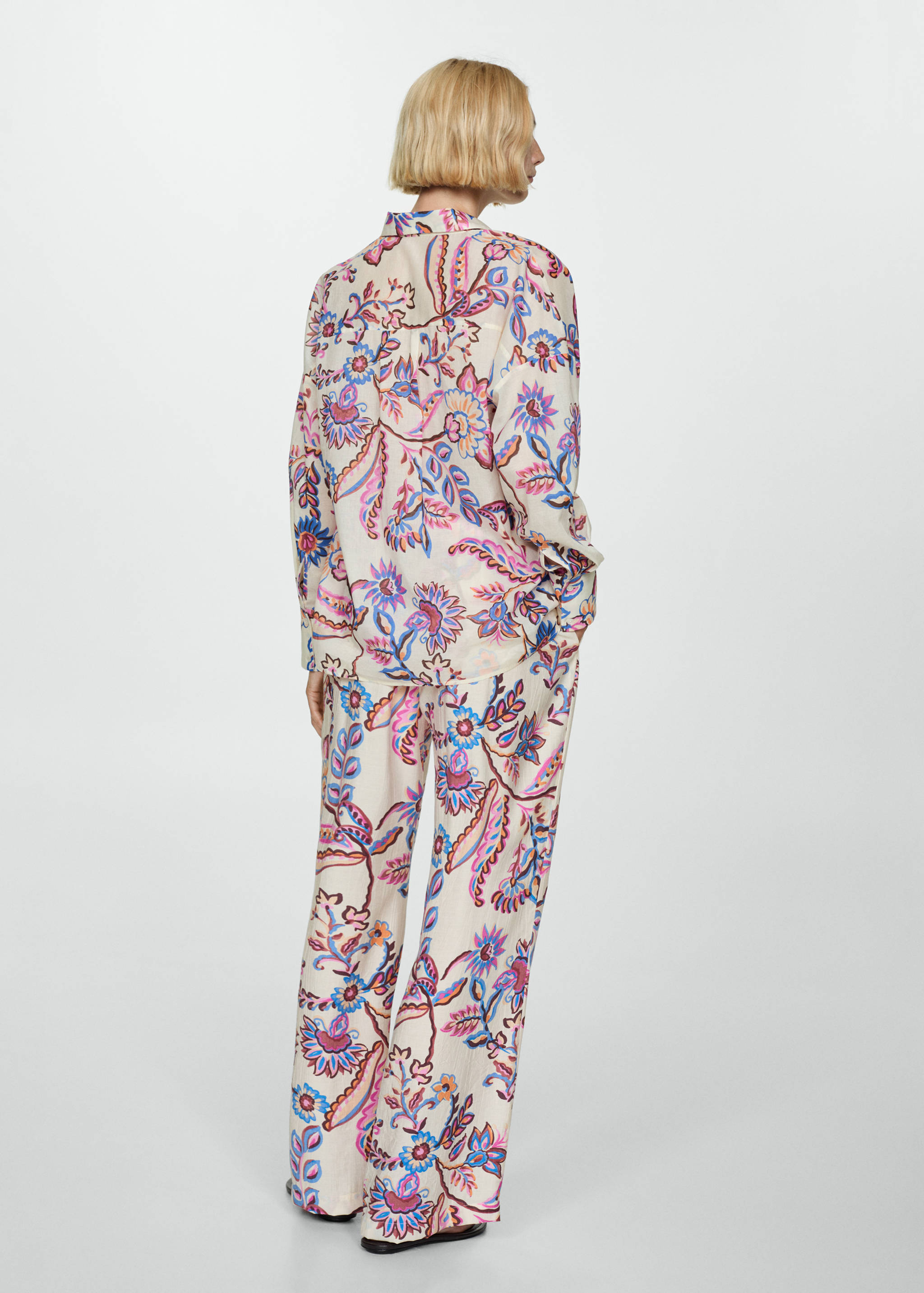 Camisa fluida com estampado floral - Verso do artigo