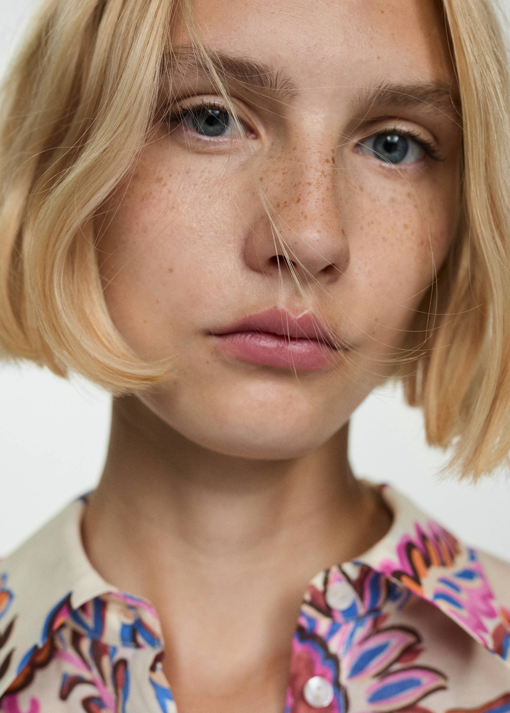 Camisa fluida com estampado floral - Pormenor do artigo 1