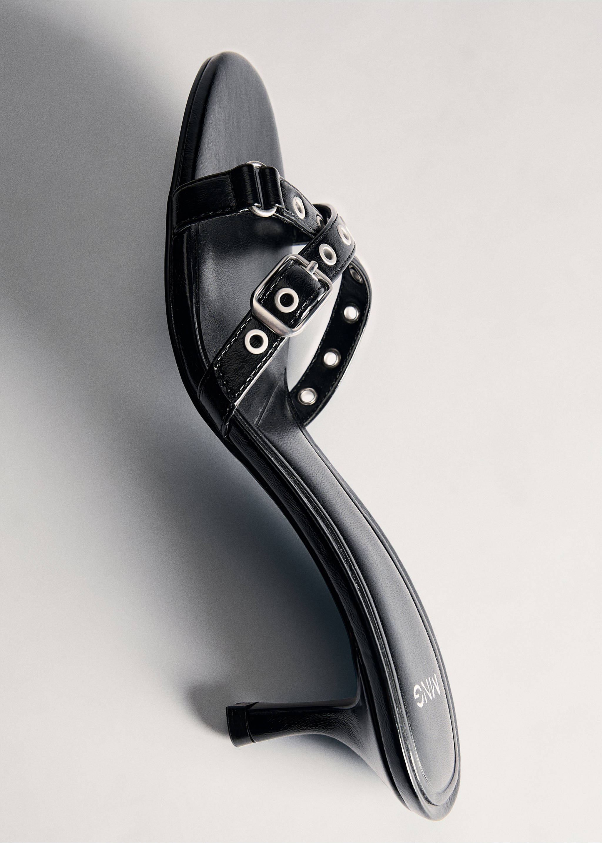 Sandales brides perforées - Détail de l'article 5, Noir. Ref: 77012933-00.