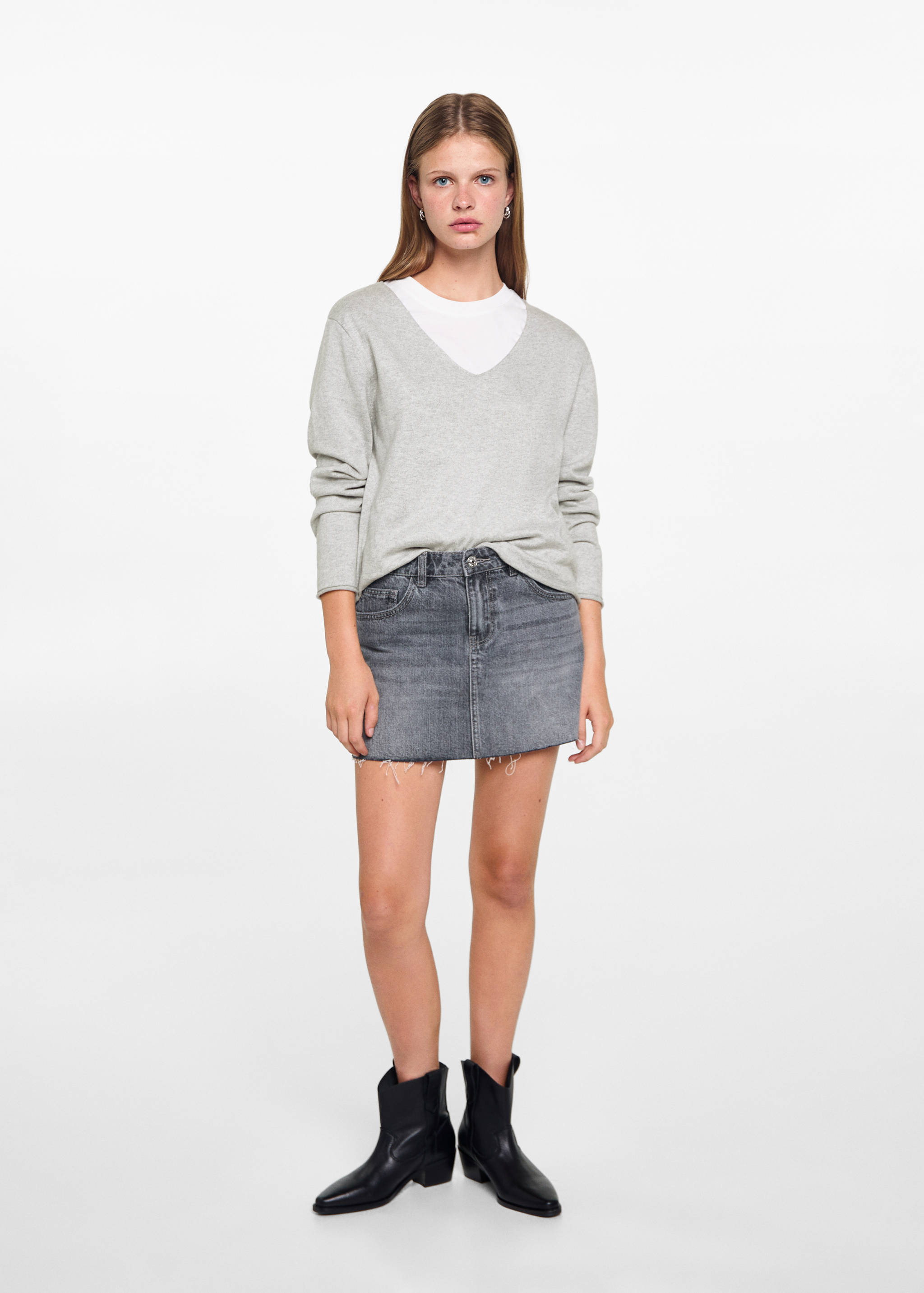 V-neck sweater - General plane