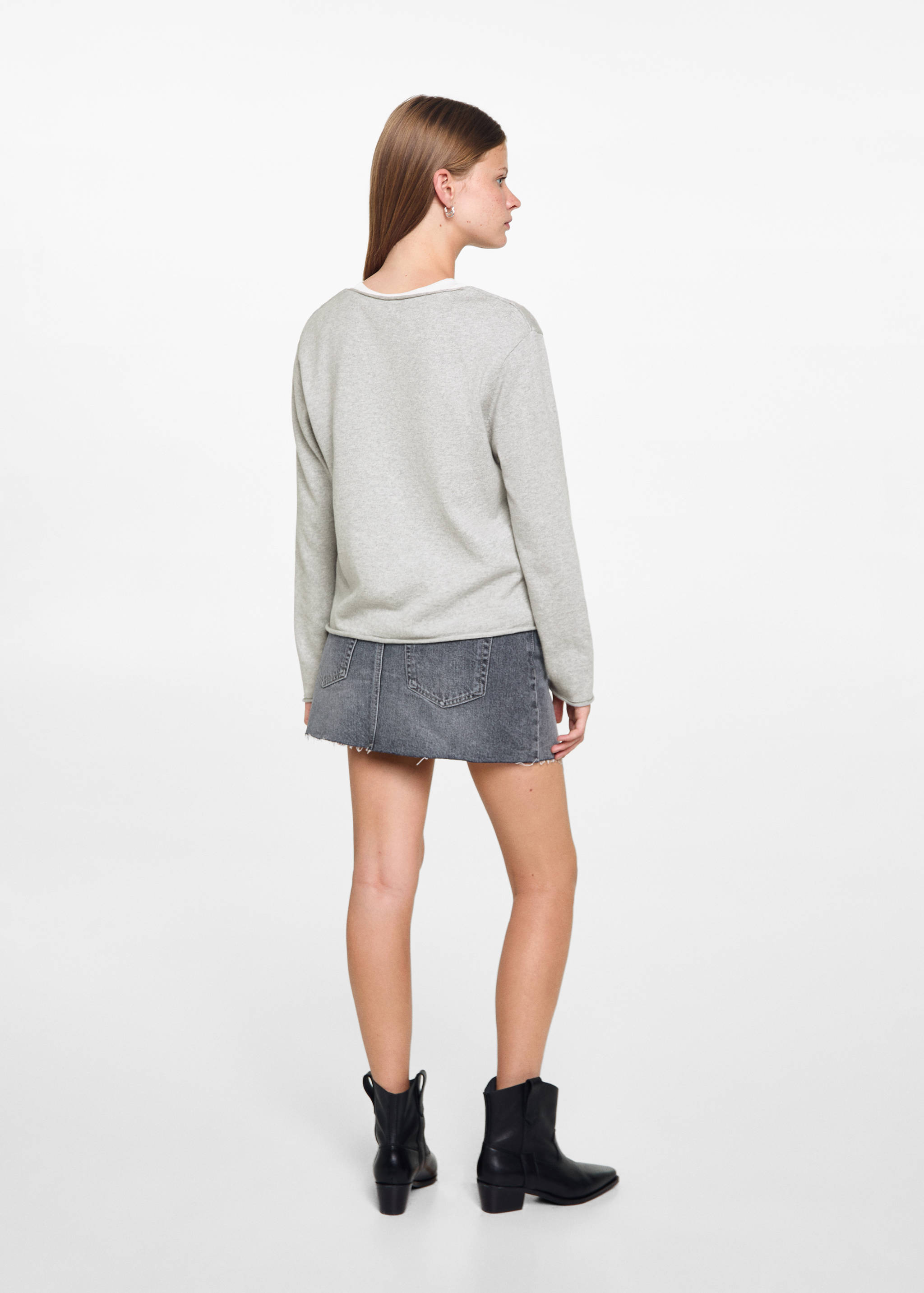 V-neck sweater - Reverse of the article