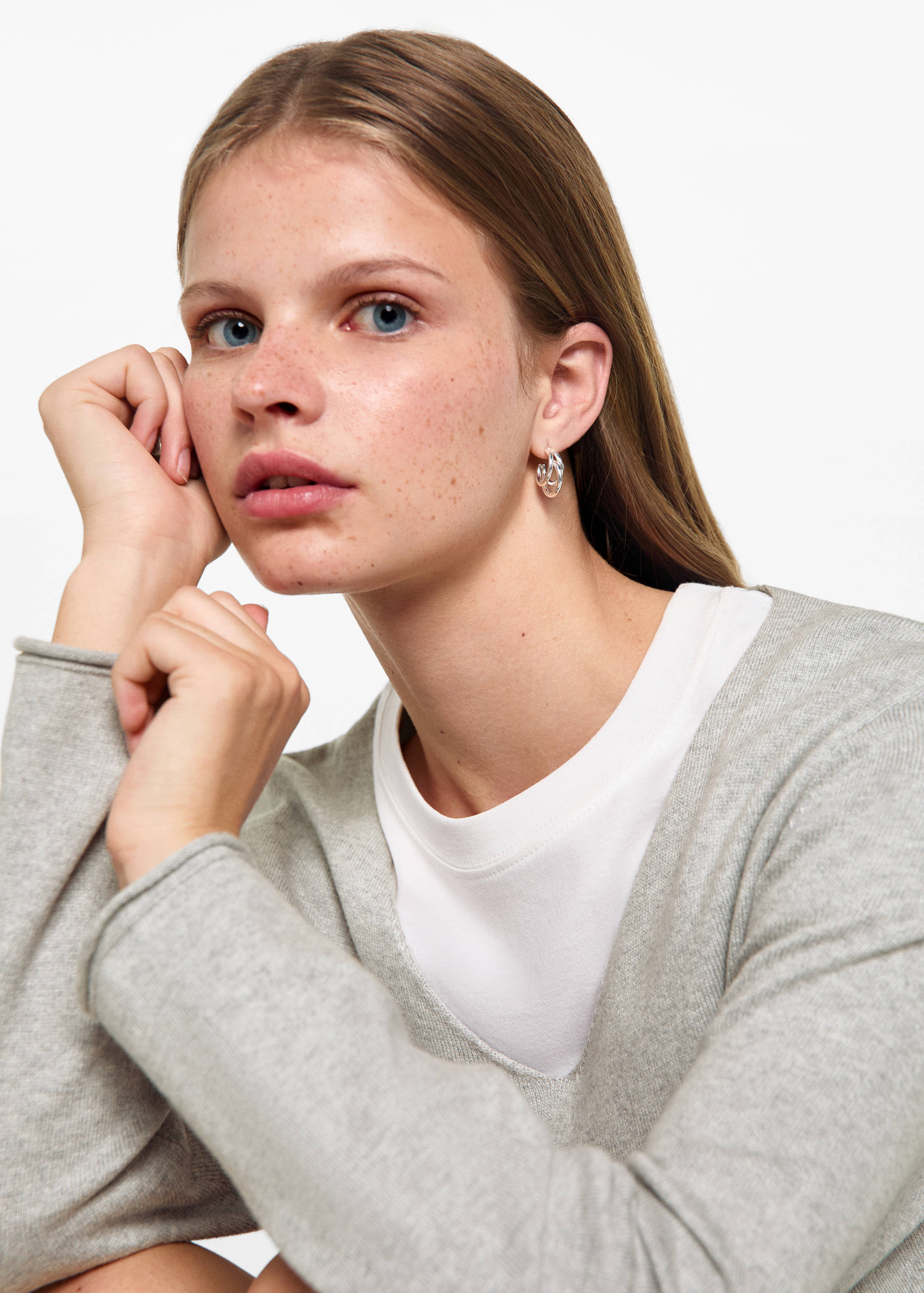 V-neck sweater - Details of the article 1