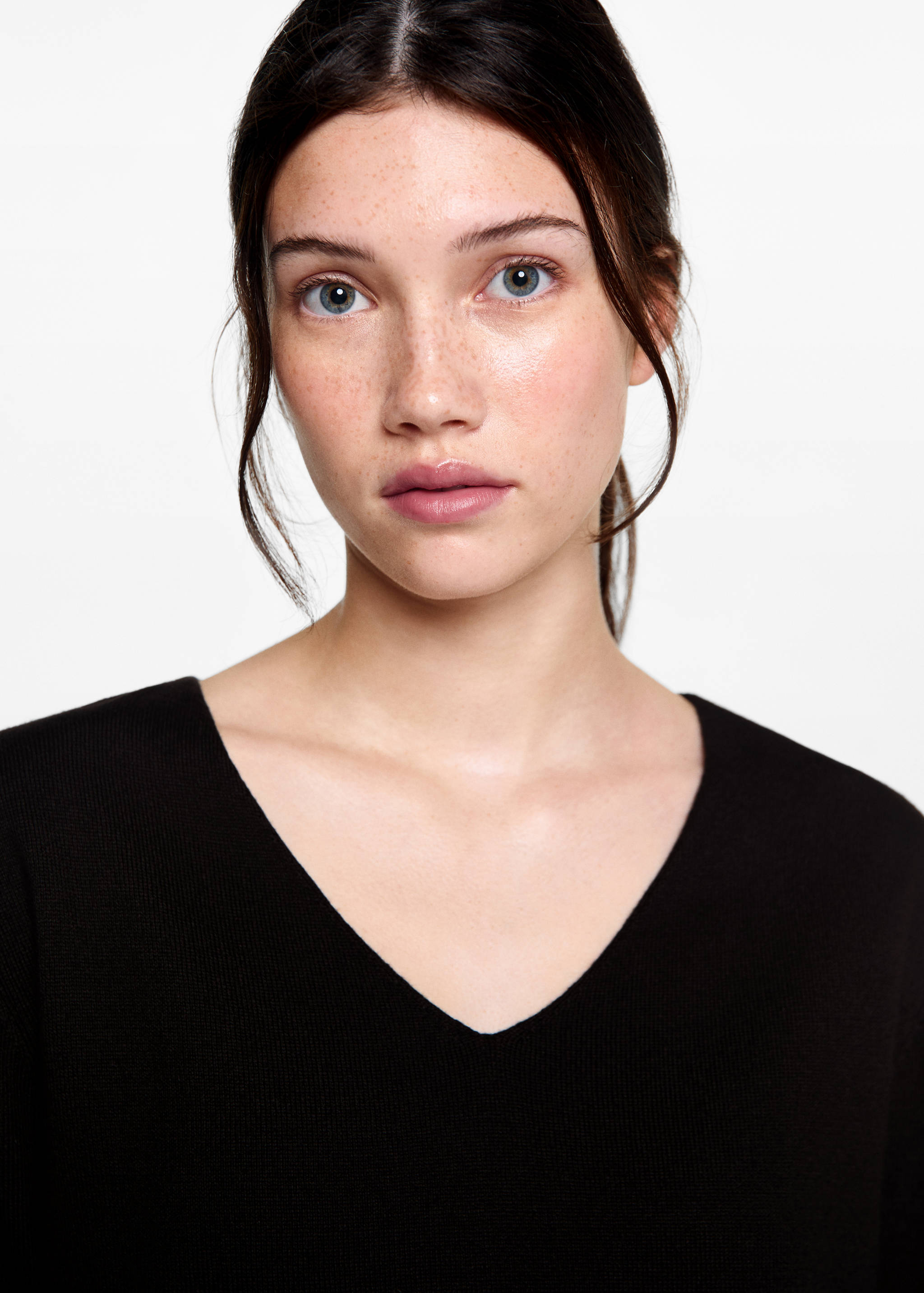 V-neck sweater - Details of the article 1