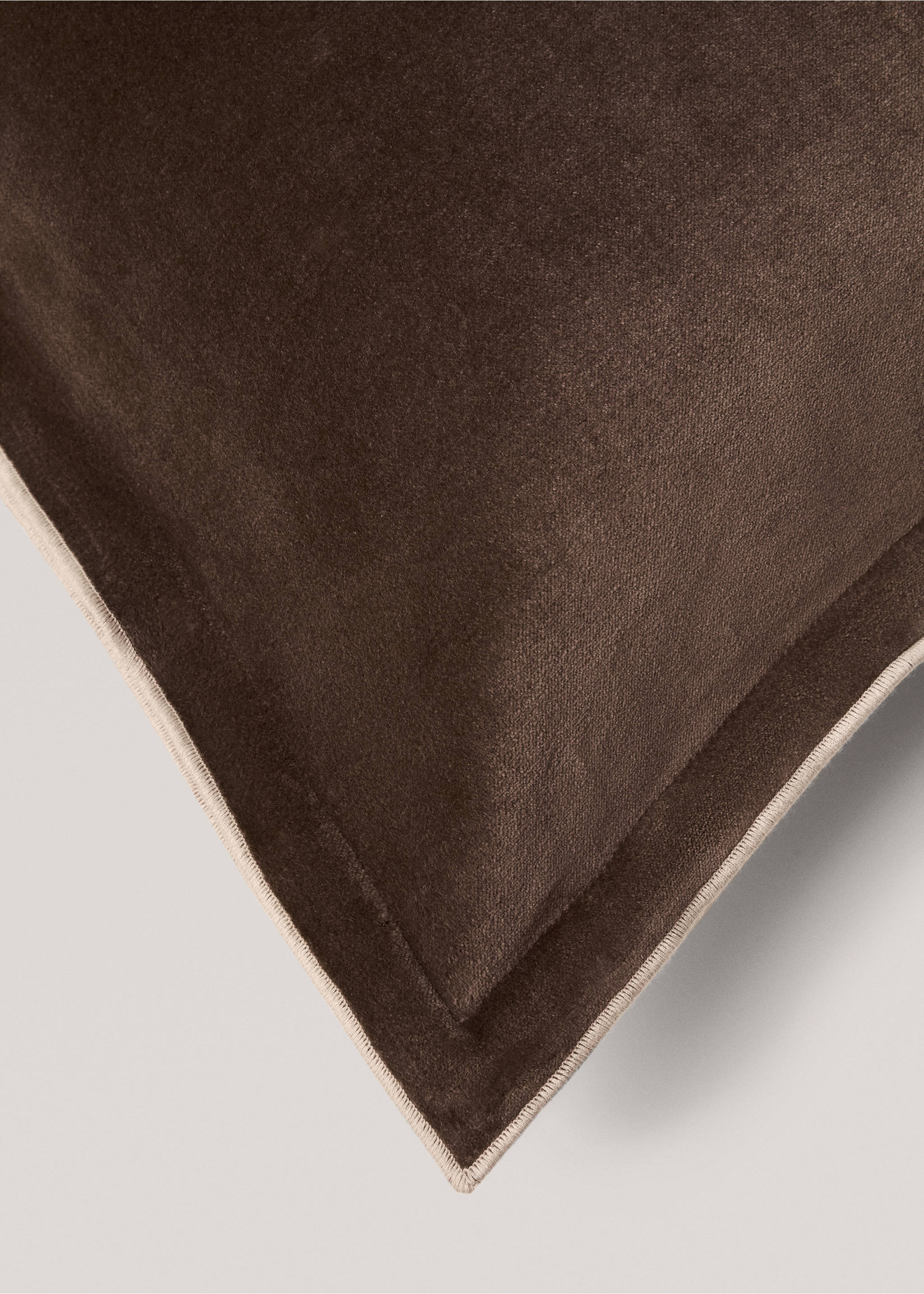 Housse de coussin velours et lin 50x50 cm - Détail de l'article 2, Marron. Ref: 77013287-00.