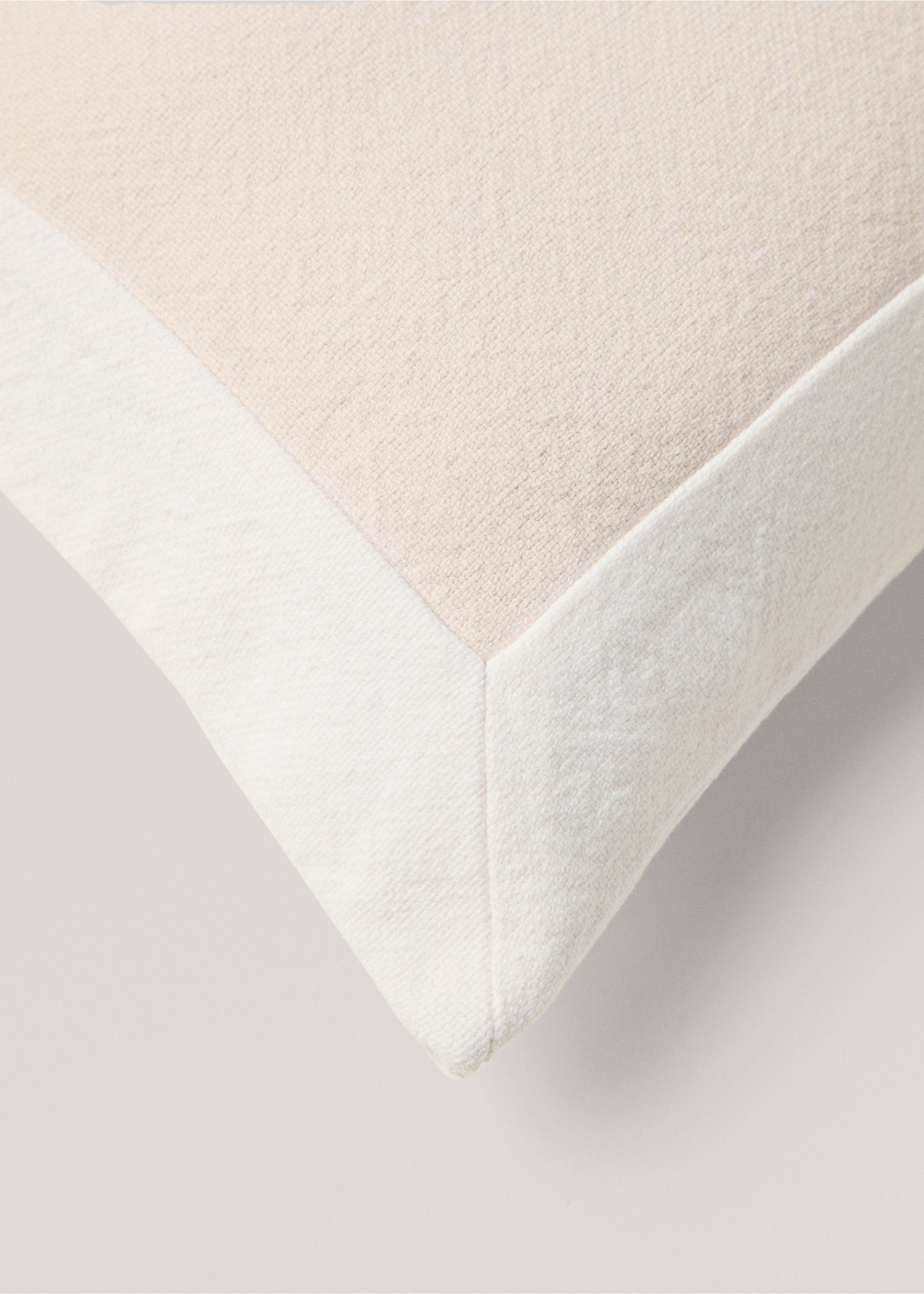Housse coussin lin et coton mélangés 40x60 cm - Détail de l'article 2, Sable. Ref: 77013290-00.