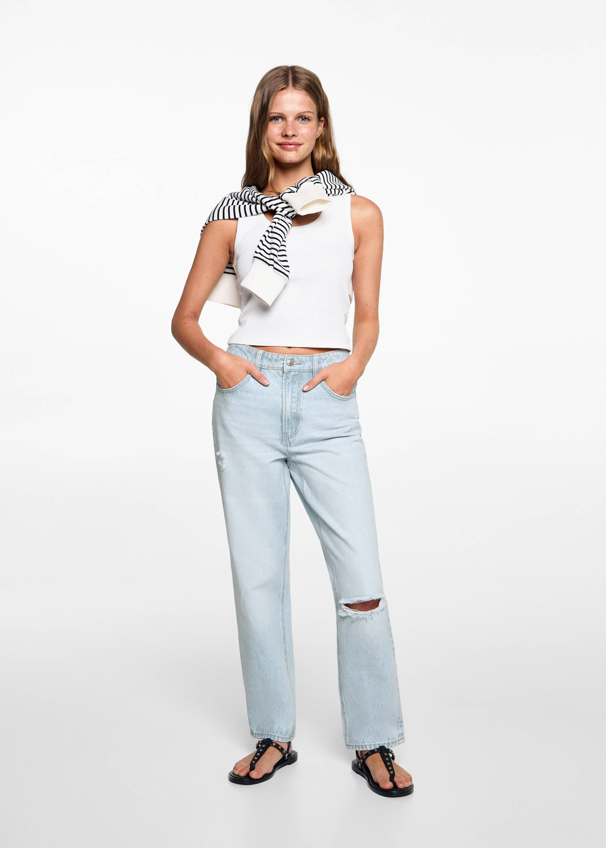 Jeans straight-fit rotos - Plano general