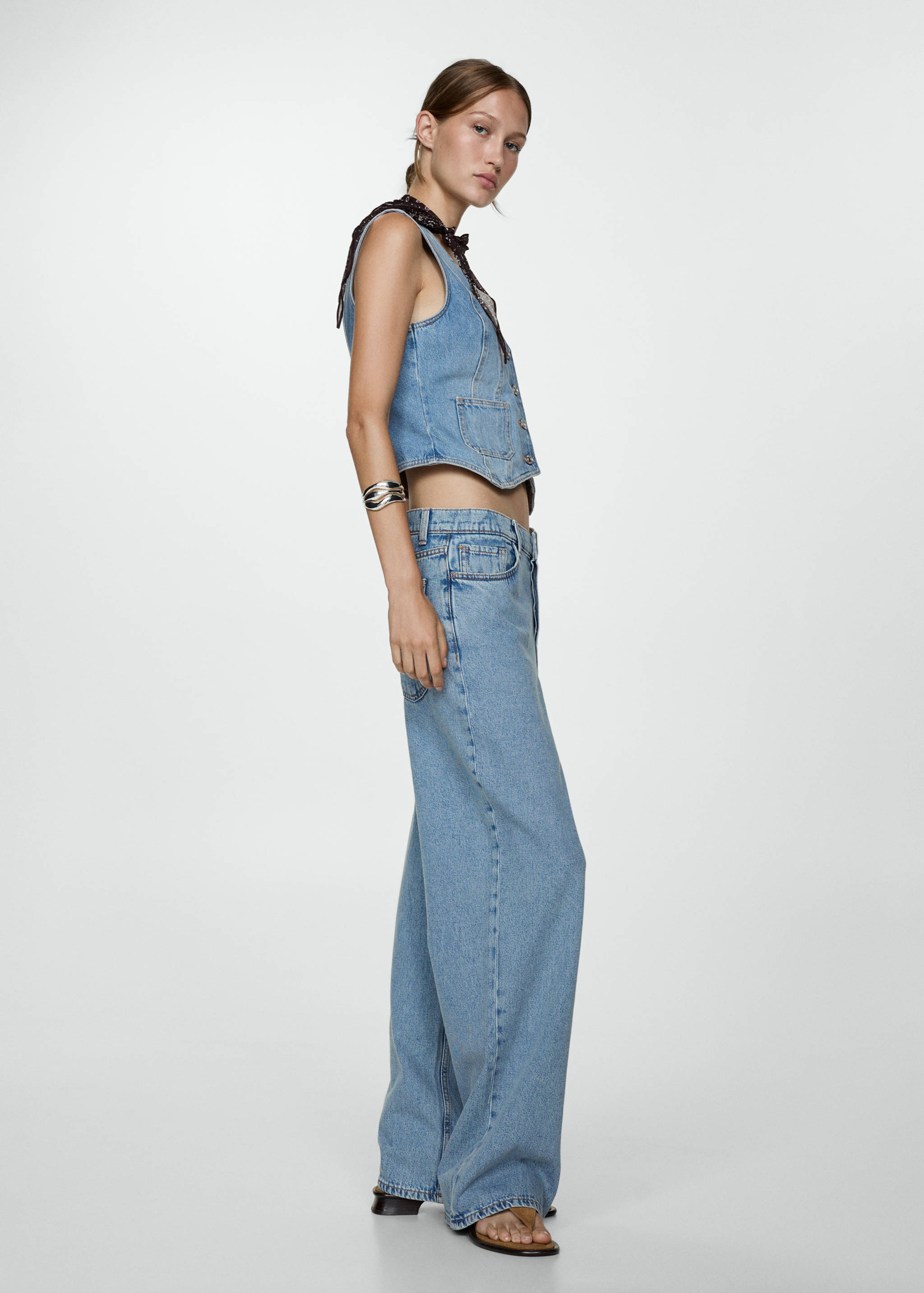 Low-rise loose-fit wide leg jeans - General plane
